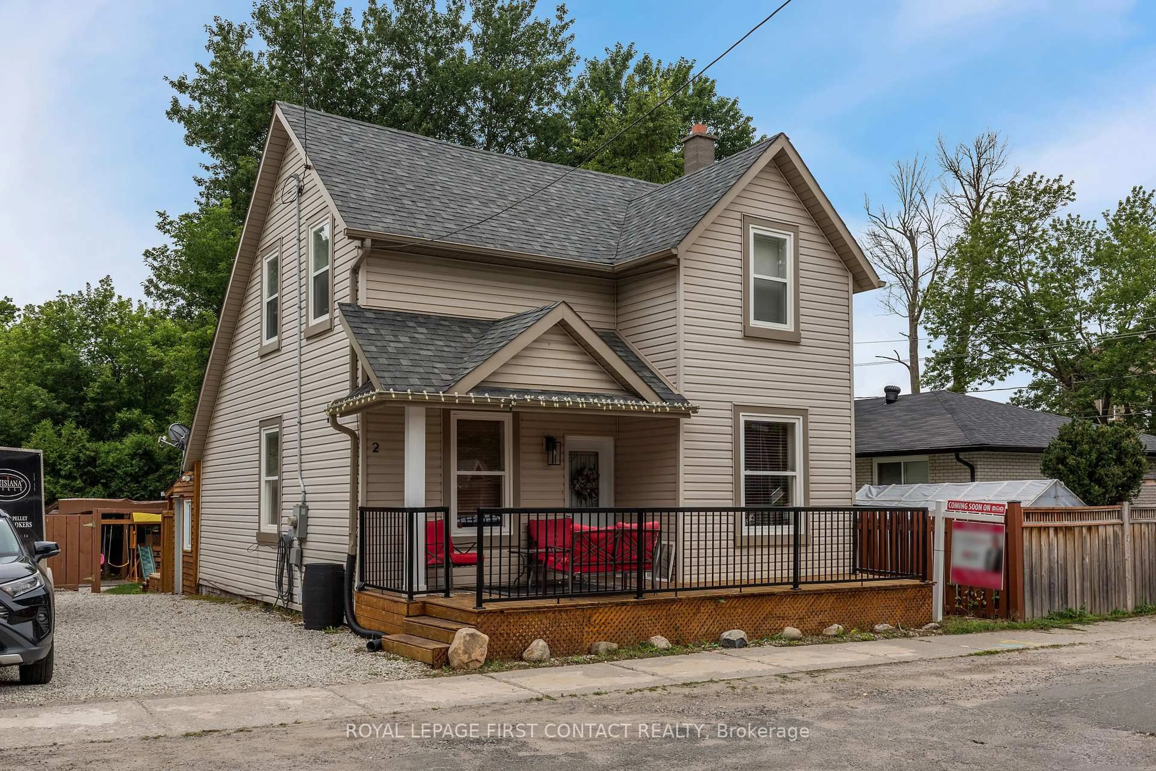 Home with vinyl exterior material, street for 2 GEORGE St, Innisfil Ontario L0L 1L0