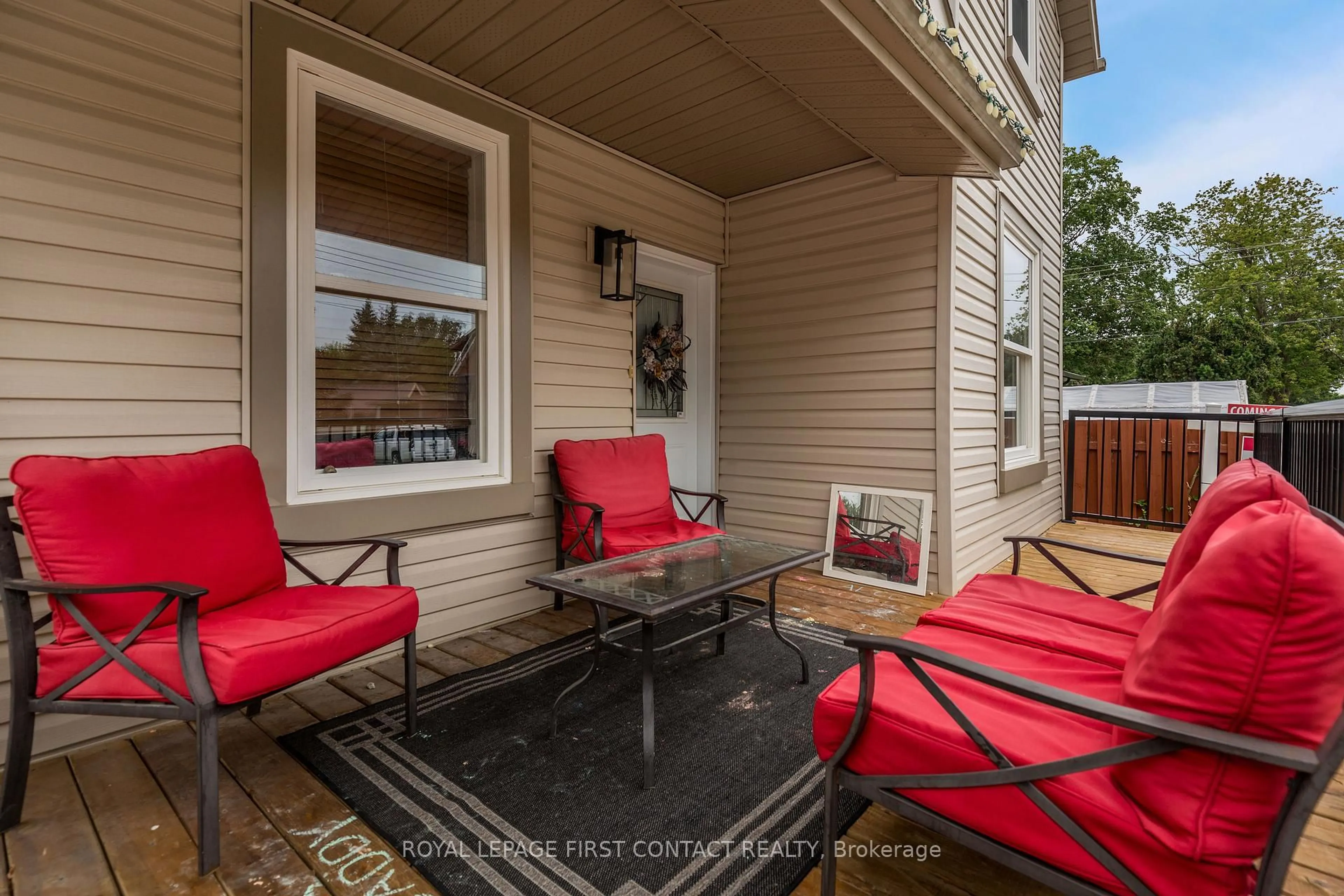Patio, street for 2 GEORGE St, Innisfil Ontario L0L 1L0