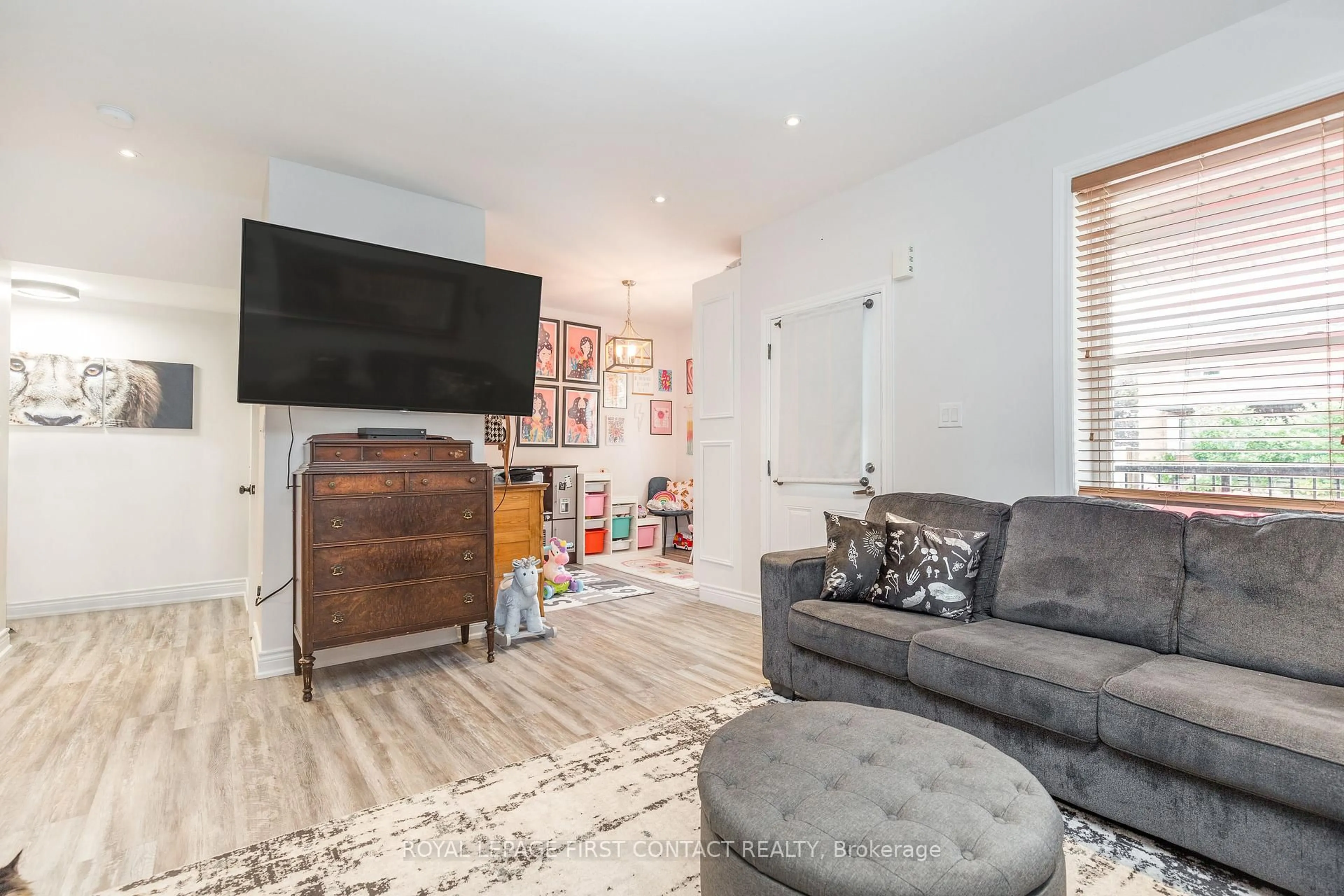 Living room with furniture, unknown for 2 GEORGE St, Innisfil Ontario L0L 1L0