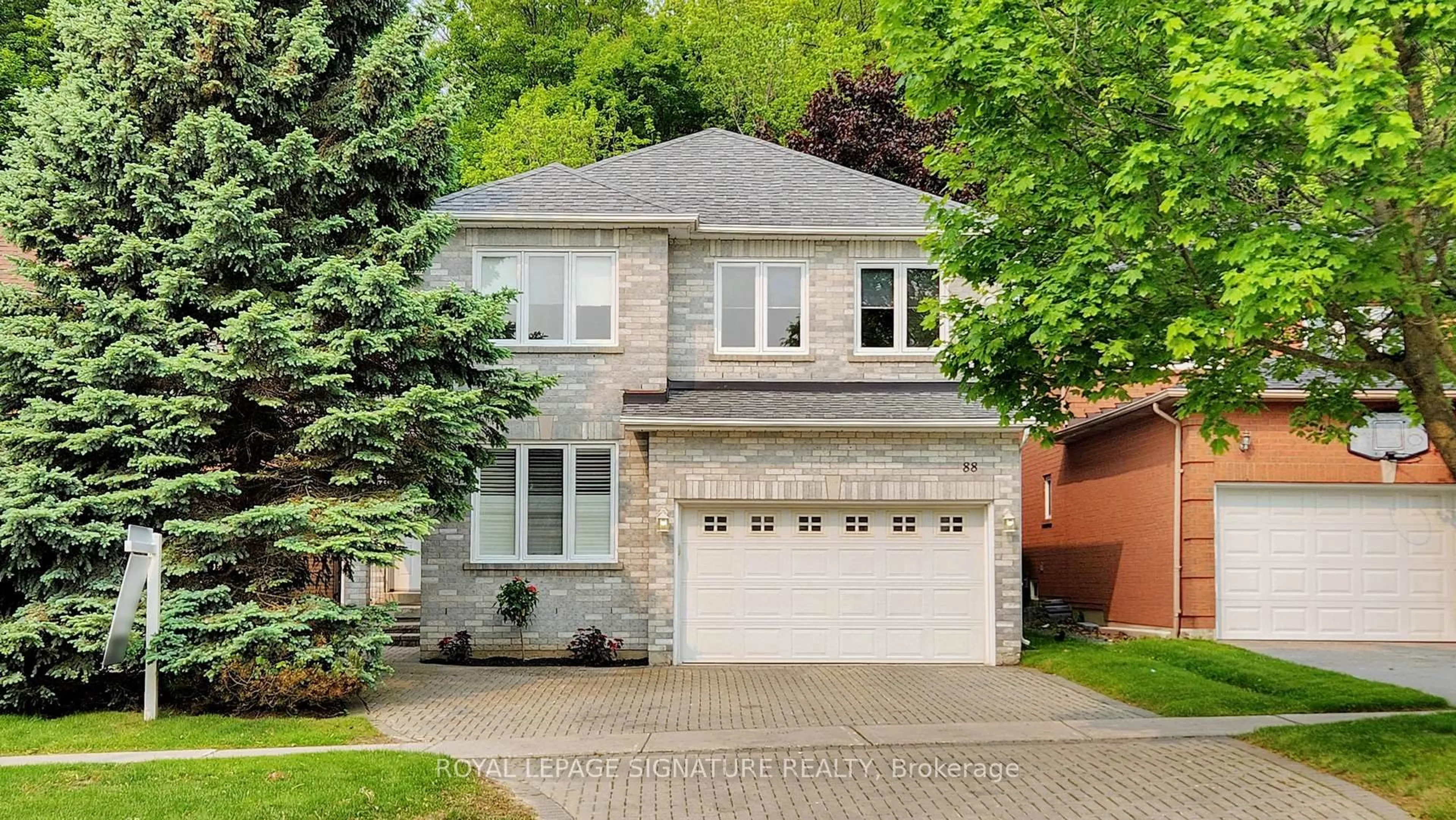 Home with brick exterior material, street for 88 Larratt Lane, Richmond Hill Ontario L4C 0E2