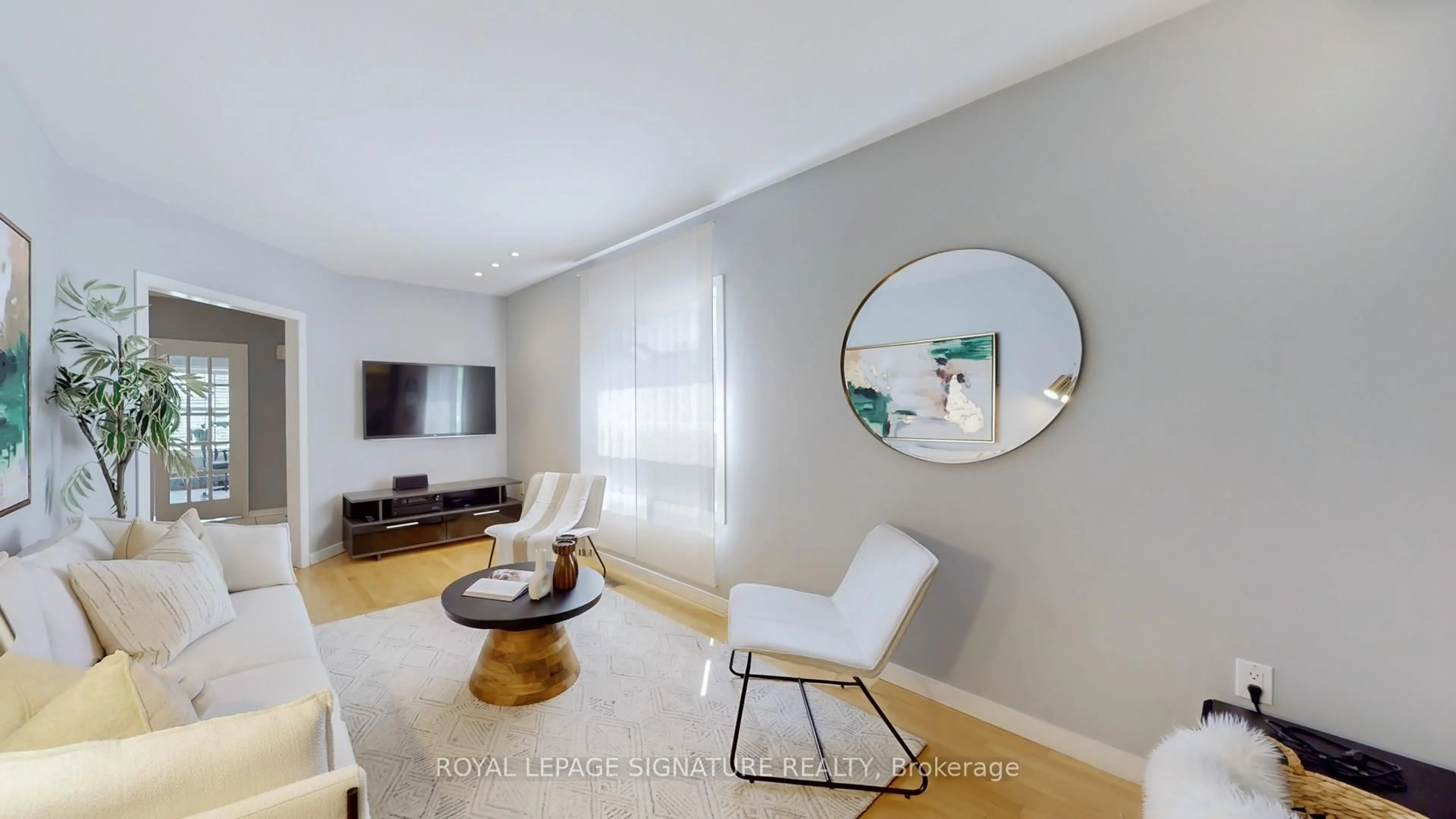 Living room with furniture, wood/laminate floor for 88 Larratt Lane, Richmond Hill Ontario L4C 0E2