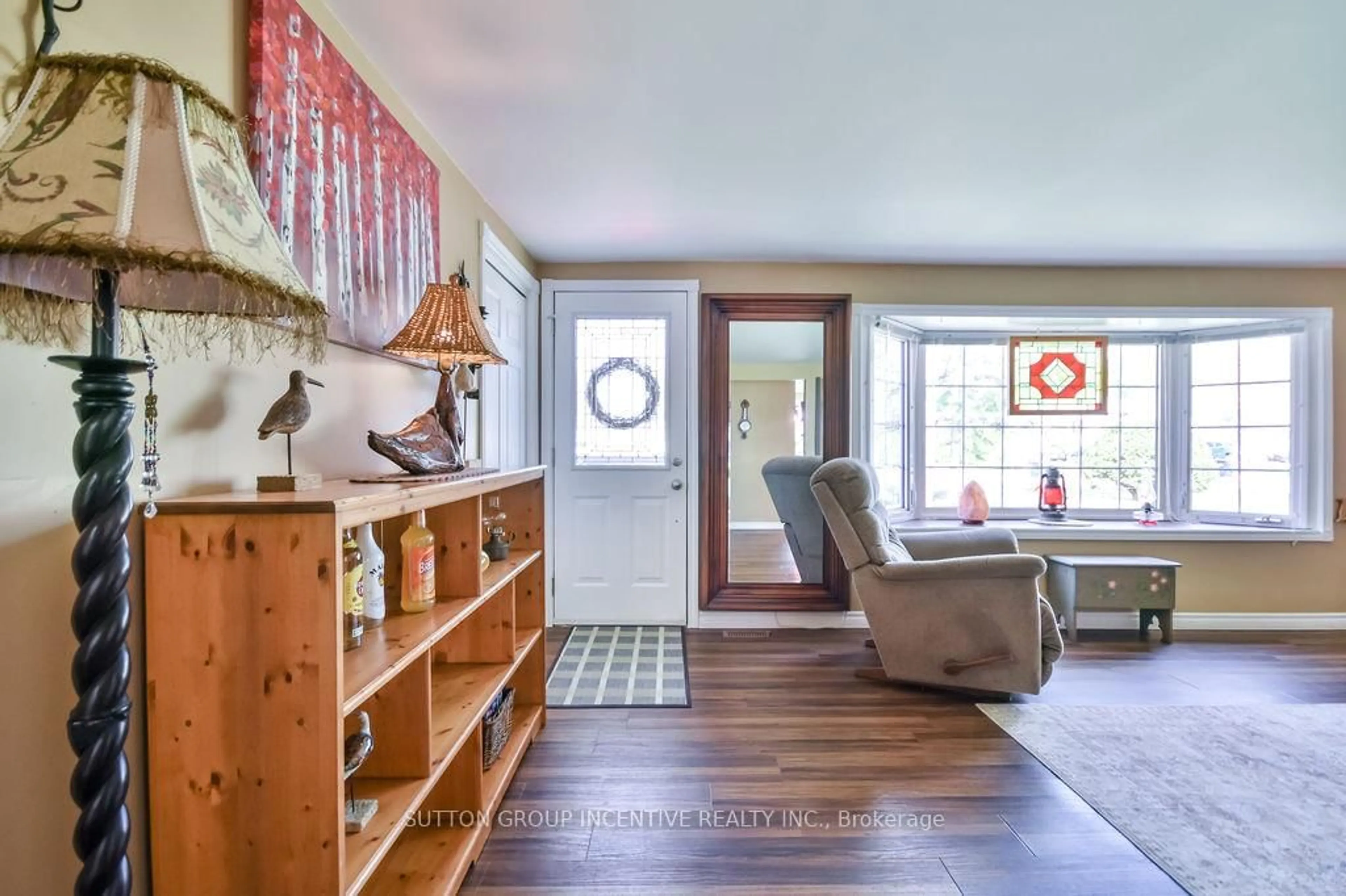 Indoor entryway for 1057 Ferrier Ave, Innisfil Ontario L0L 1W0