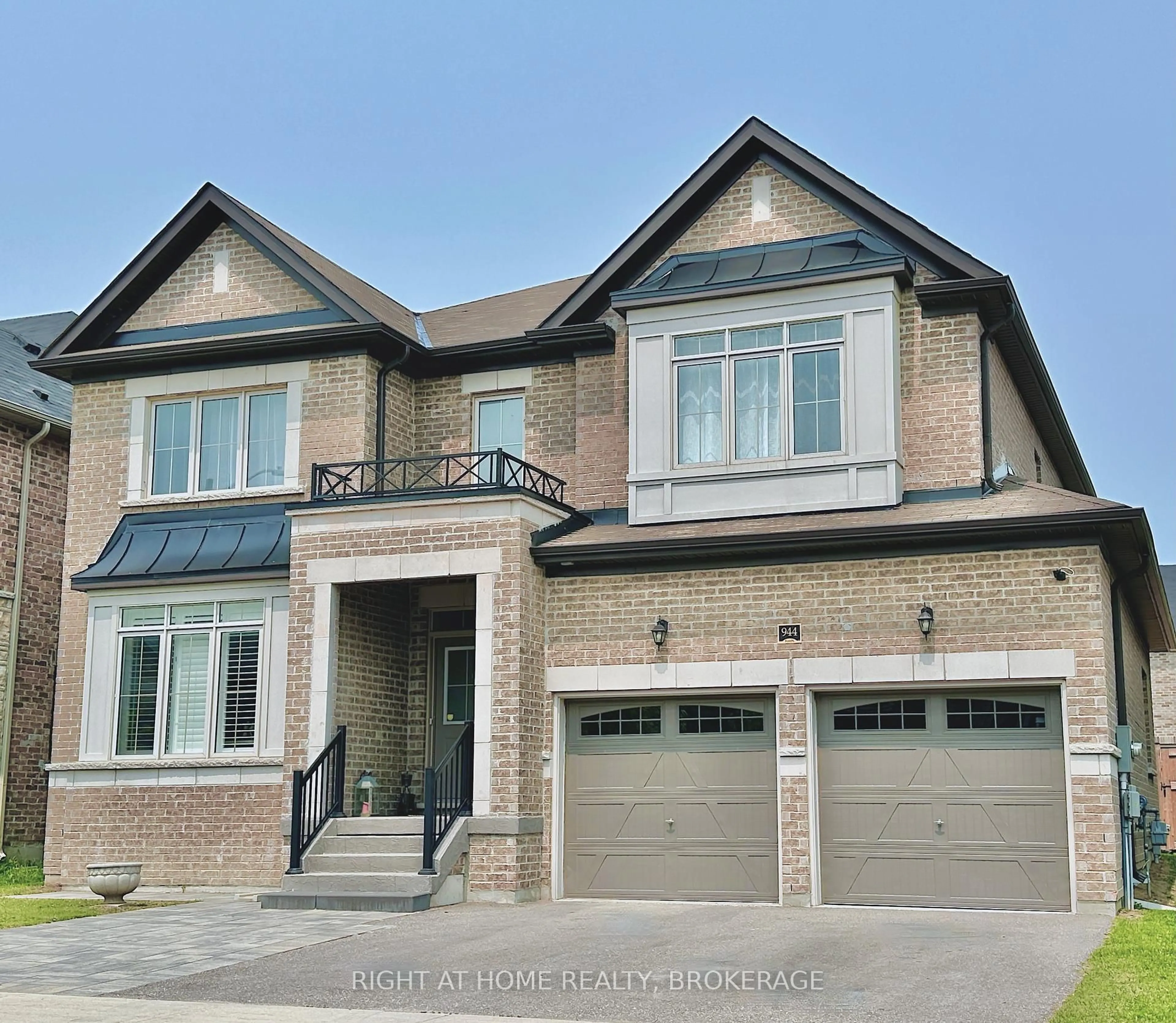 Home with brick exterior material, street for 944 Larter St, Innisfil Ontario L9S 0A8