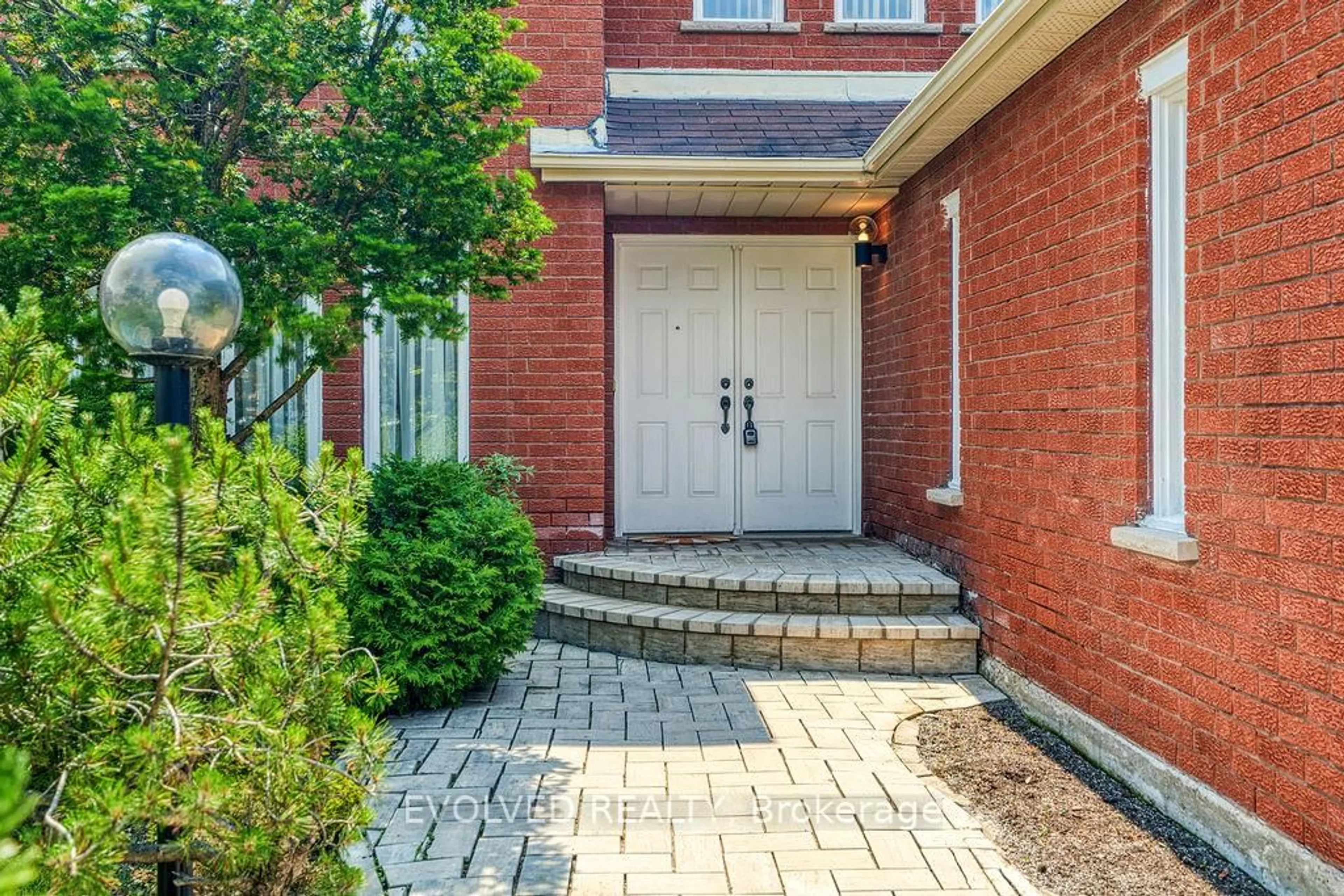 Home with brick exterior material, street for 27 Hewlett Cres, Markham Ontario L3P 7L3