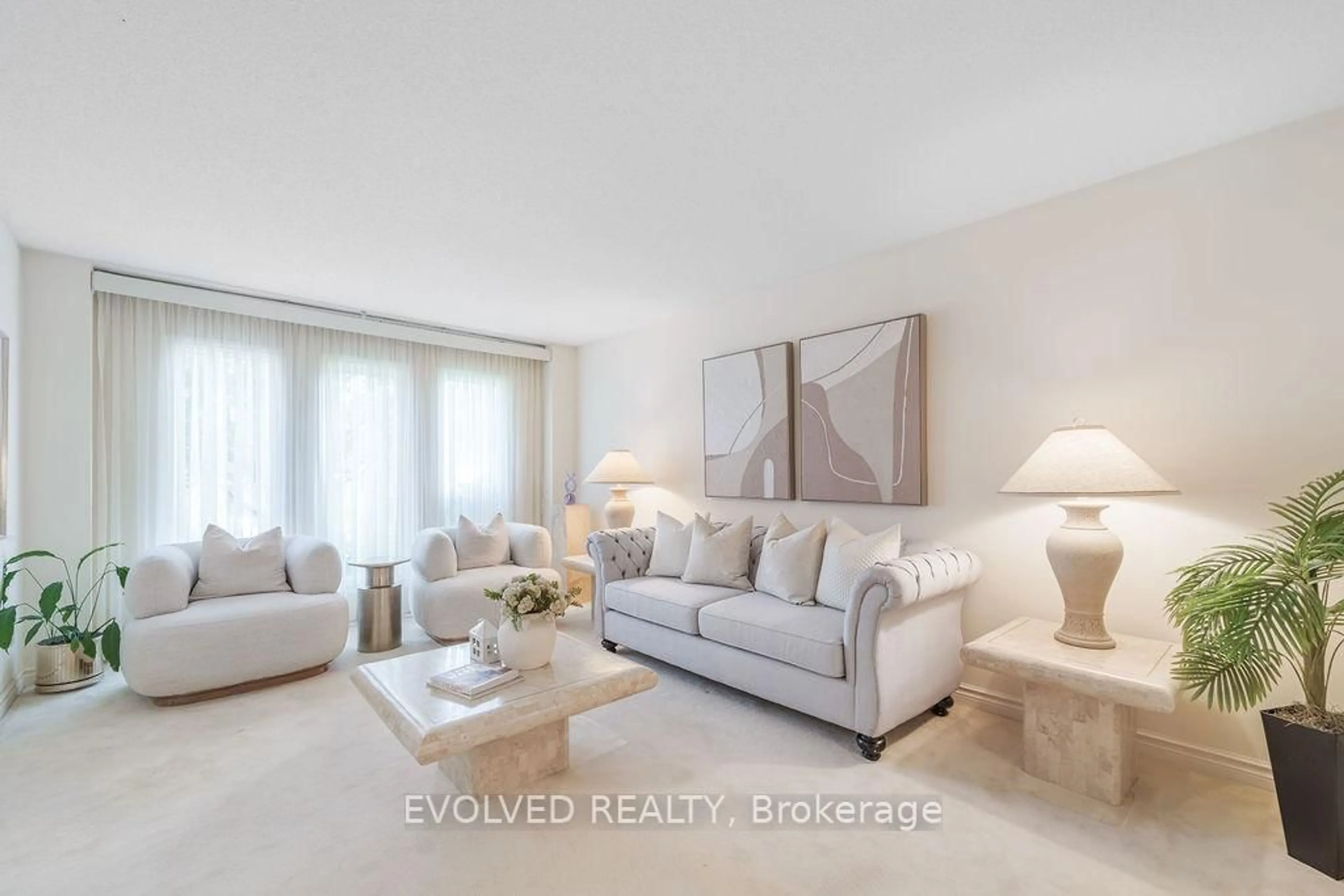 Living room with furniture, unknown for 27 Hewlett Cres, Markham Ontario L3P 7L3