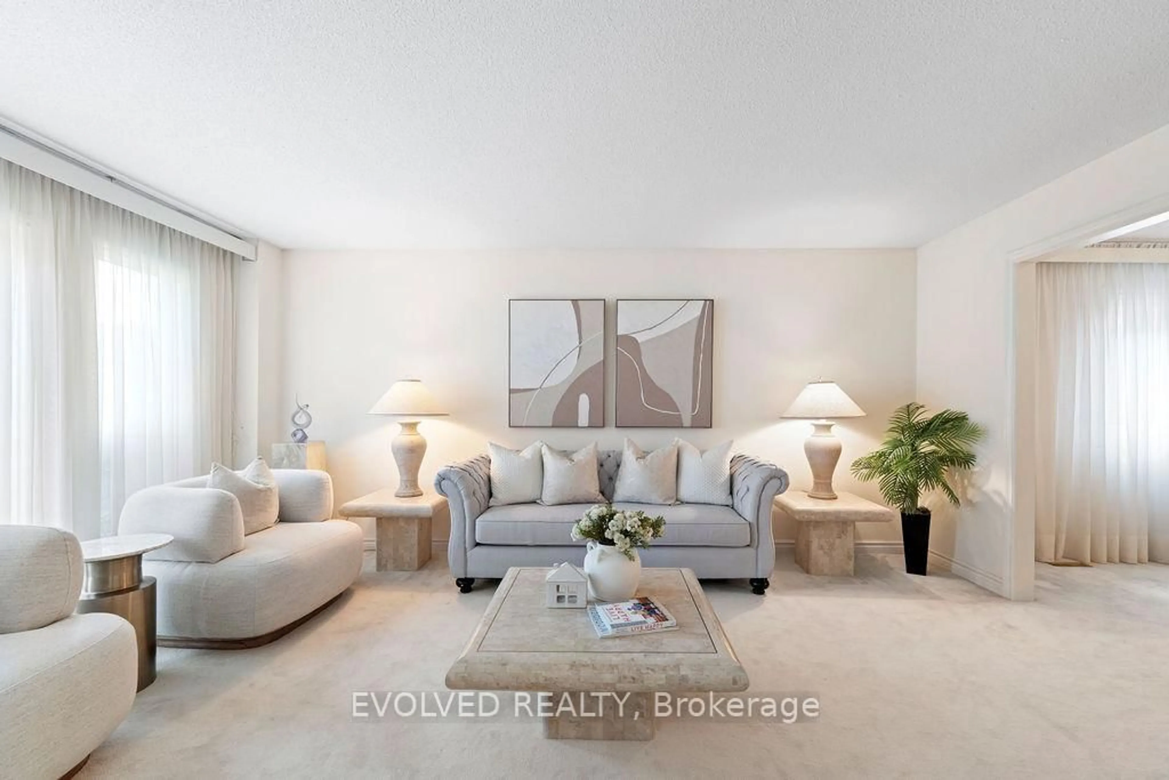 Living room with furniture, unknown for 27 Hewlett Cres, Markham Ontario L3P 7L3