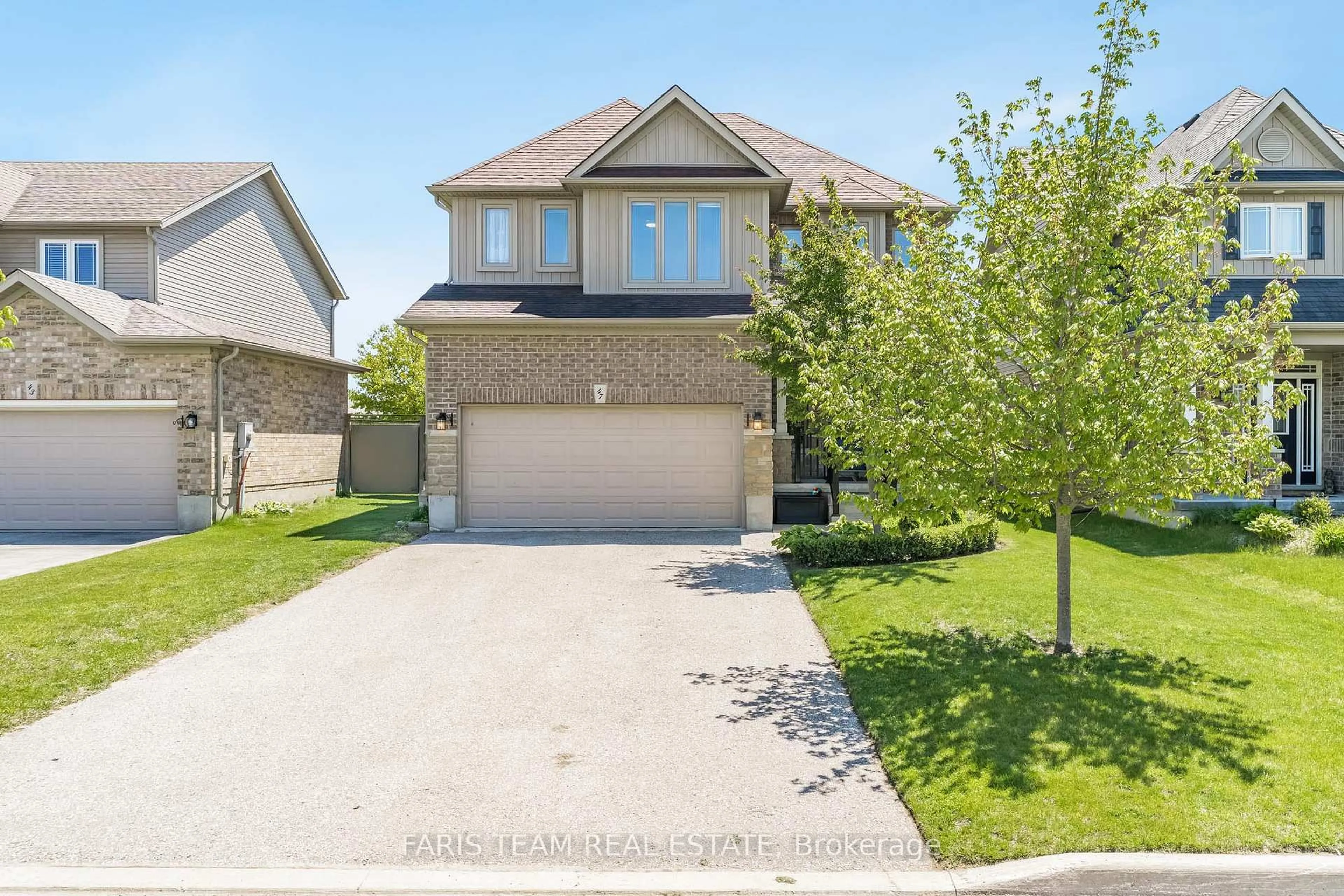 A pic from outside/outdoor area/front of a property/back of a property/a pic from drone, street for 47 Quigley St, Essa Ontario L0M 1B6