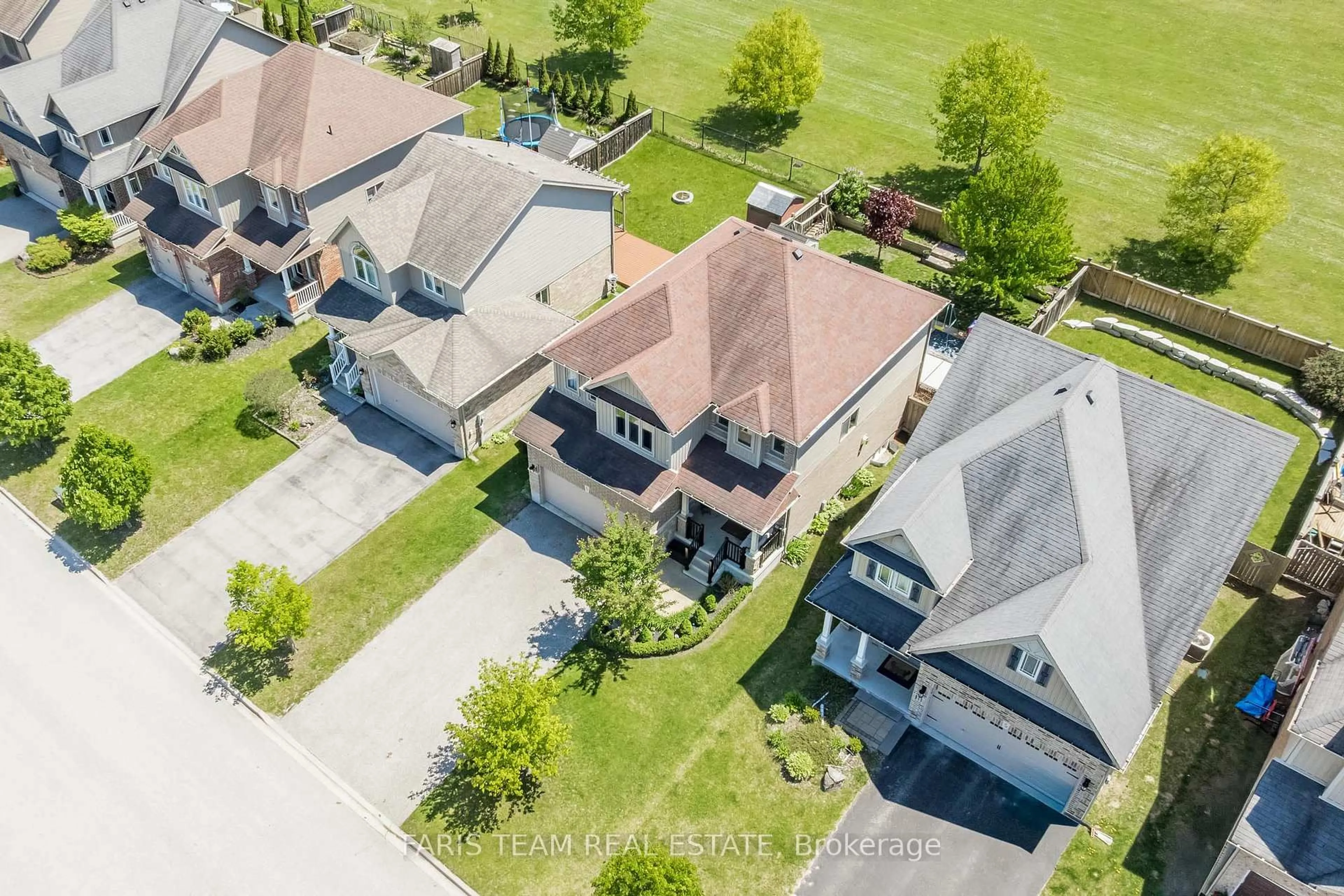 A pic from outside/outdoor area/front of a property/back of a property/a pic from drone, street for 47 Quigley St, Essa Ontario L0M 1B6
