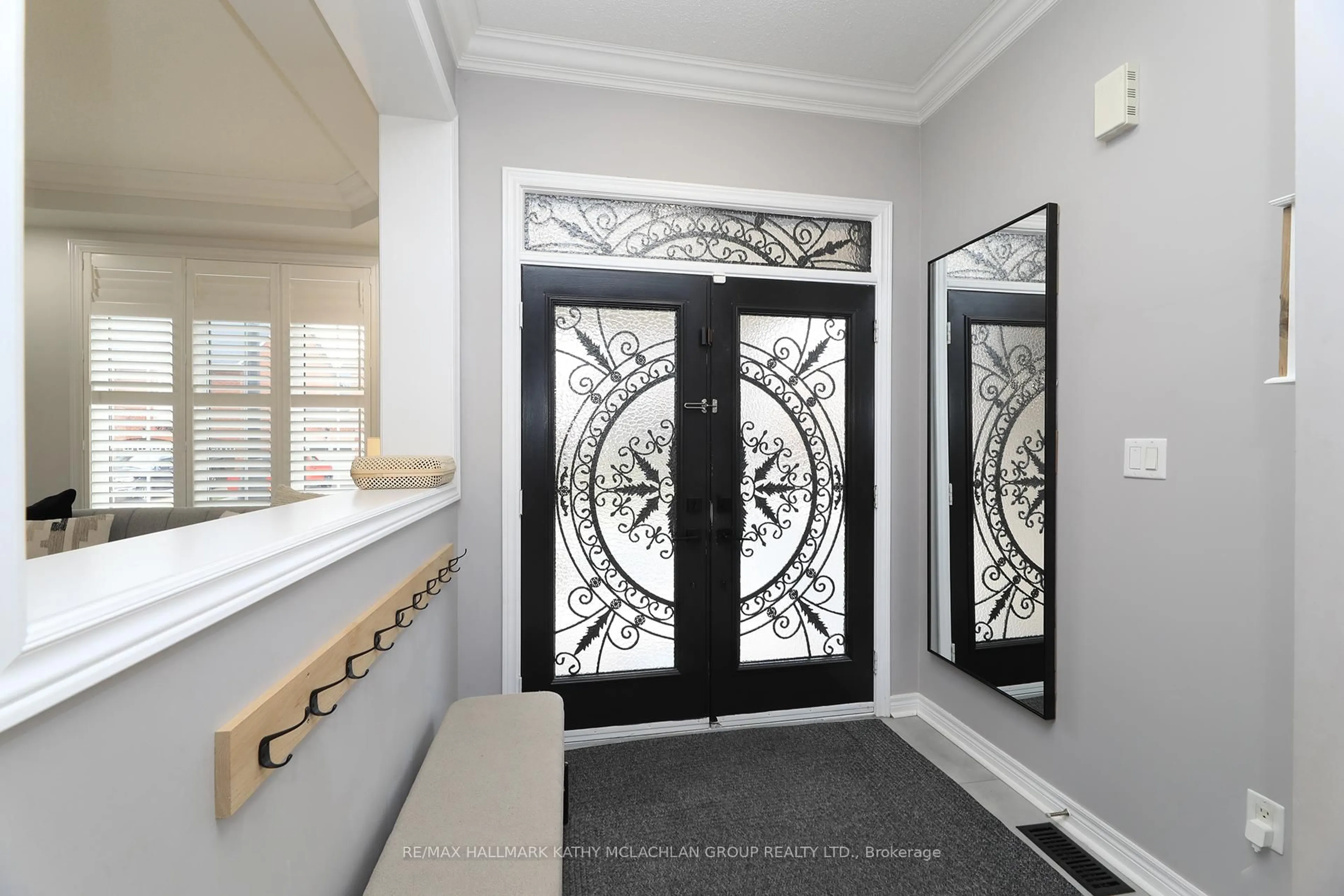 Indoor entryway for 103 Filippazzo Rd, Vaughan Ontario L4H 0N1