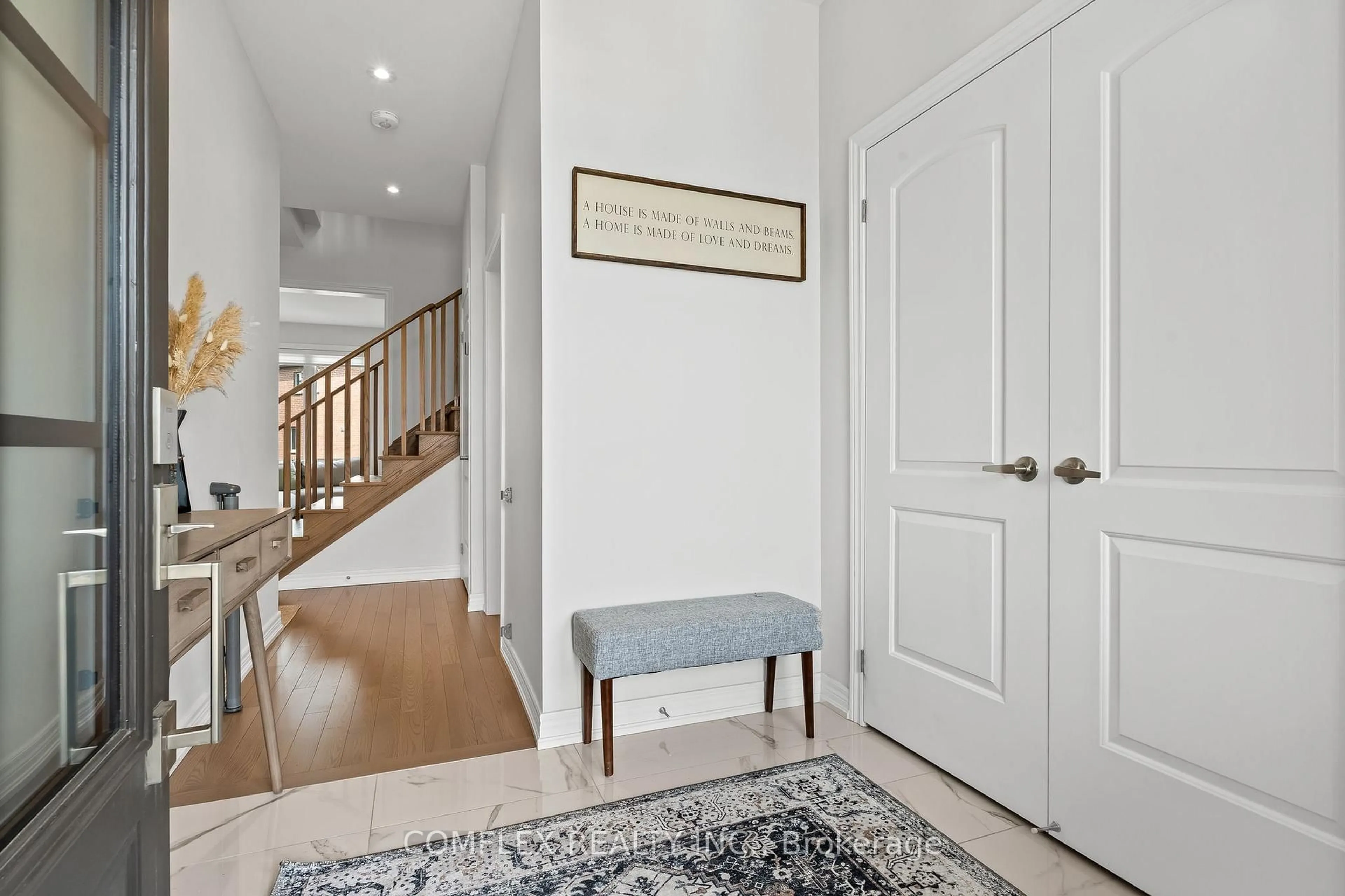 Indoor entryway for 38 Busato Dr, Whitchurch-Stouffville Ontario L4A 4V2