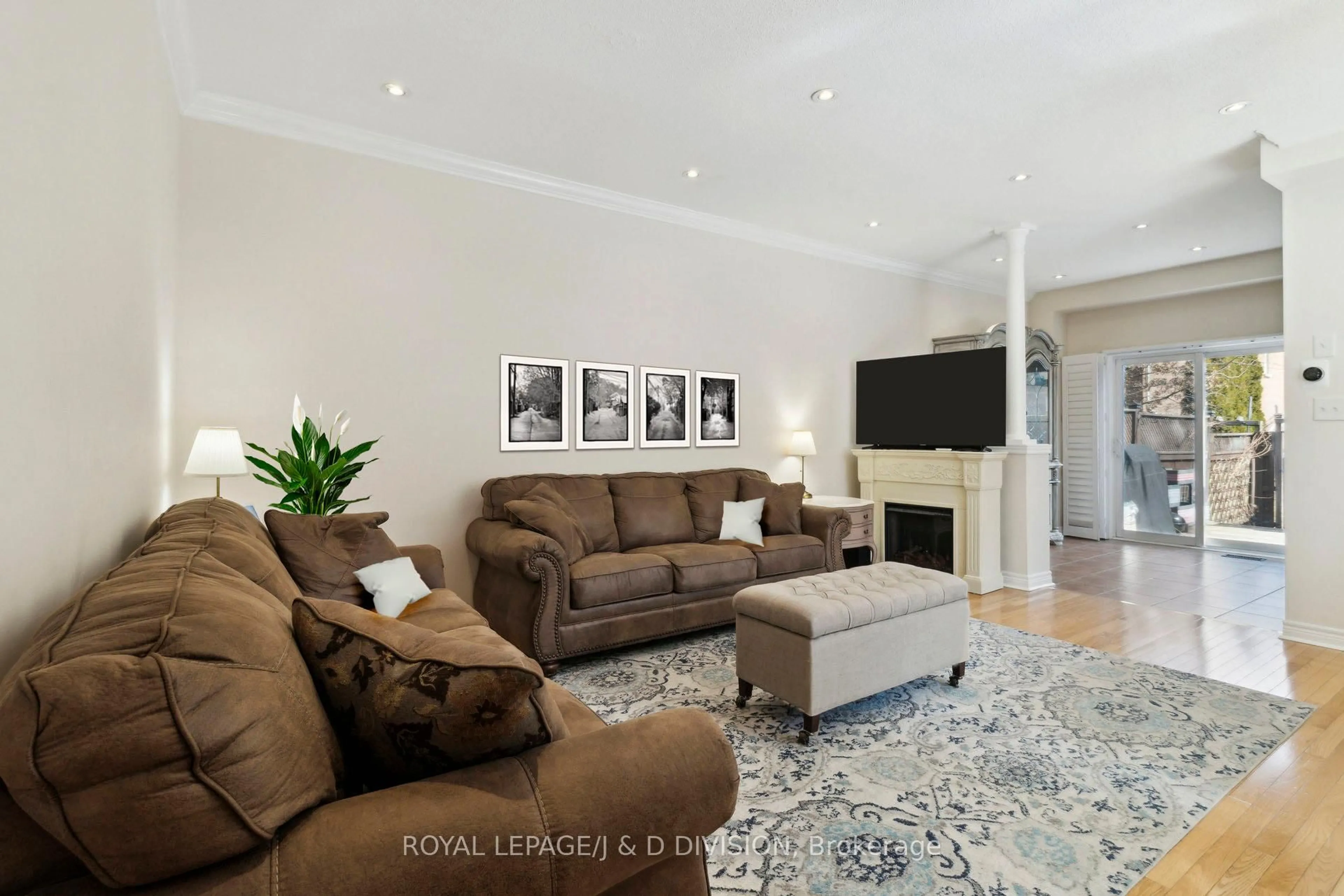 Living room with furniture, wood/laminate floor for 187 Tom Taylor Cres, Newmarket Ontario L3X 3E9