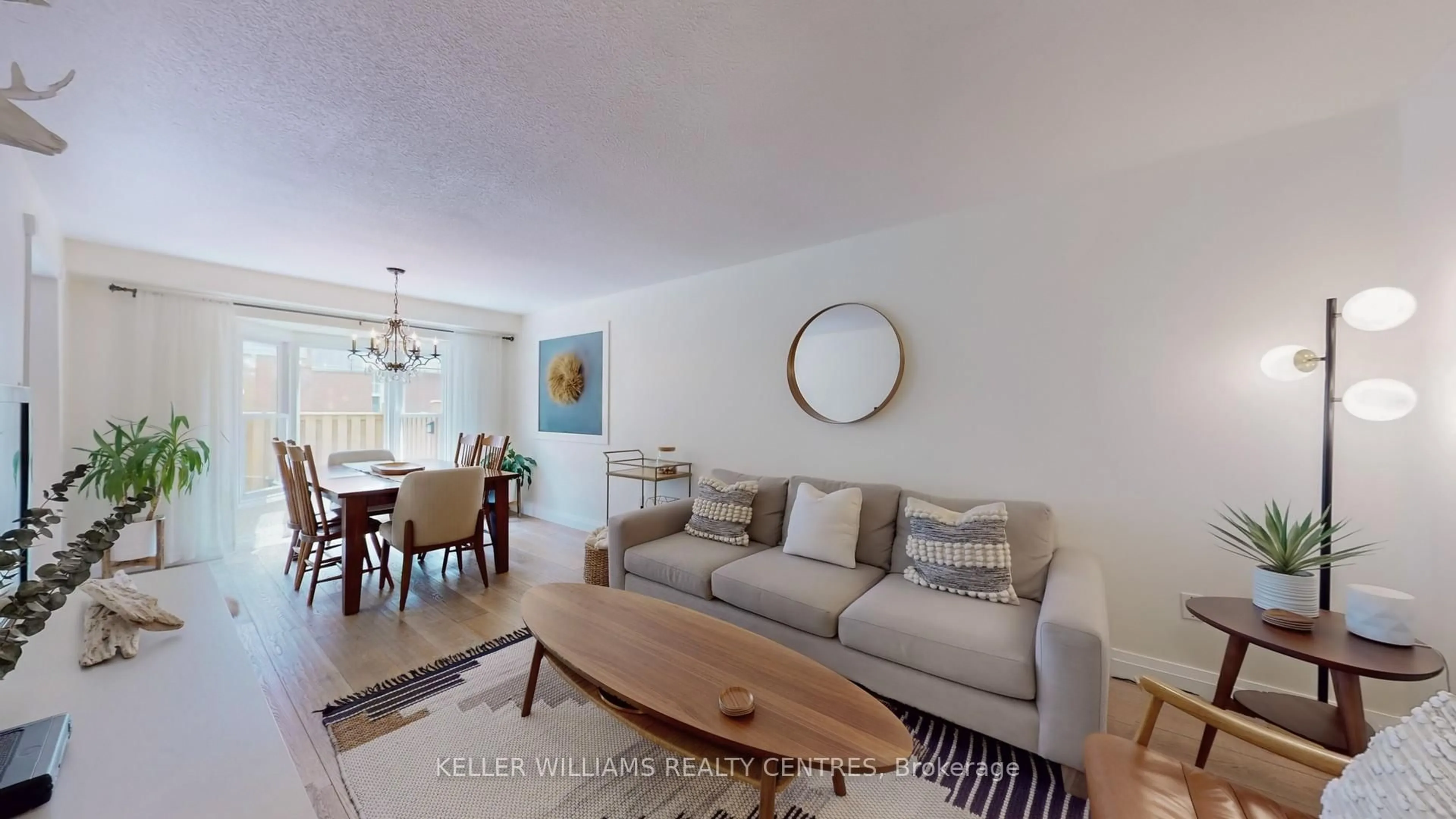 Living room with furniture, unknown for 503 Tara Hill Circ, Aurora Ontario L4G 6H1