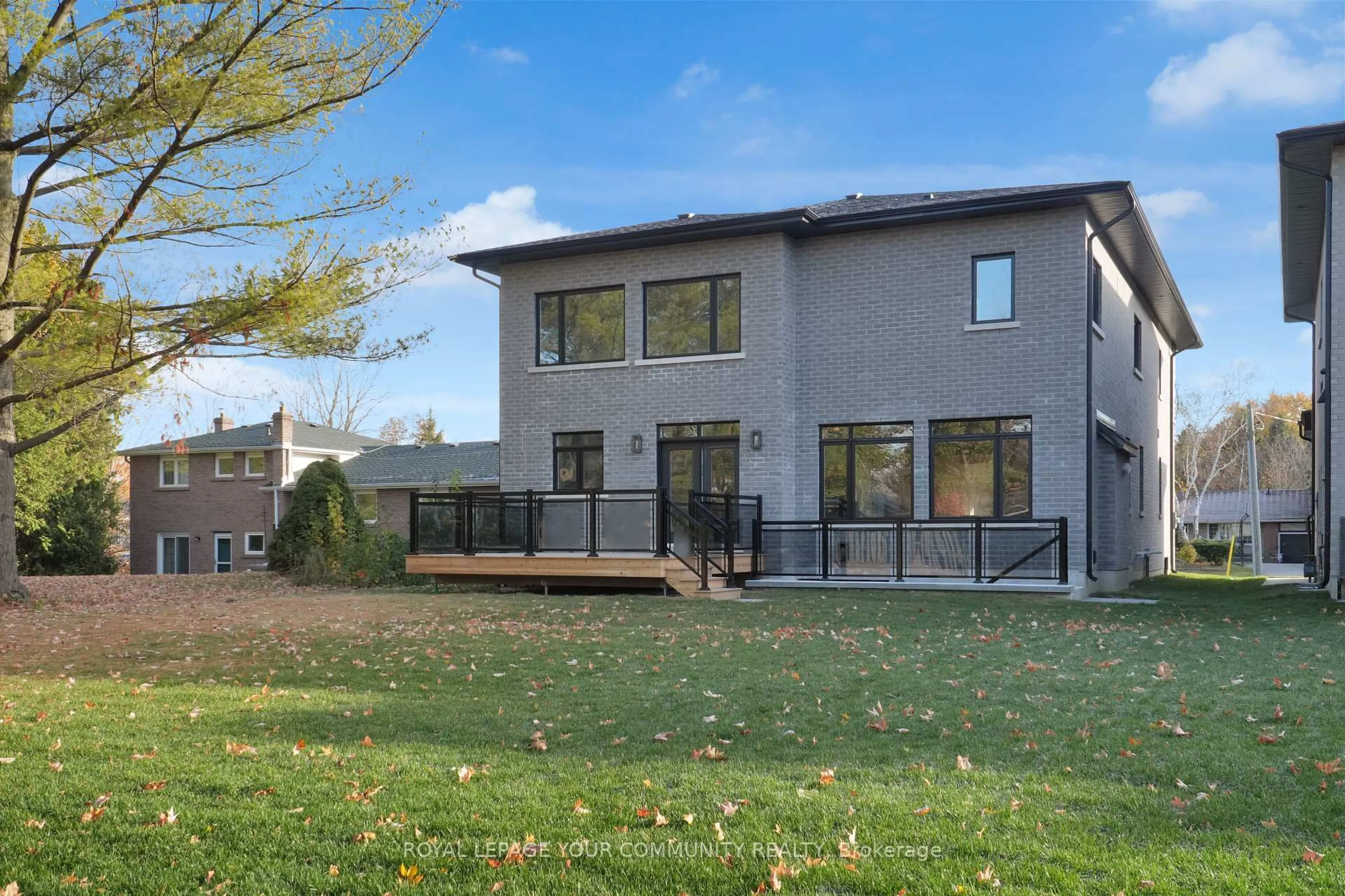 Unknown for 92 Howard Rd, Newmarket Ontario L3Y 3G7