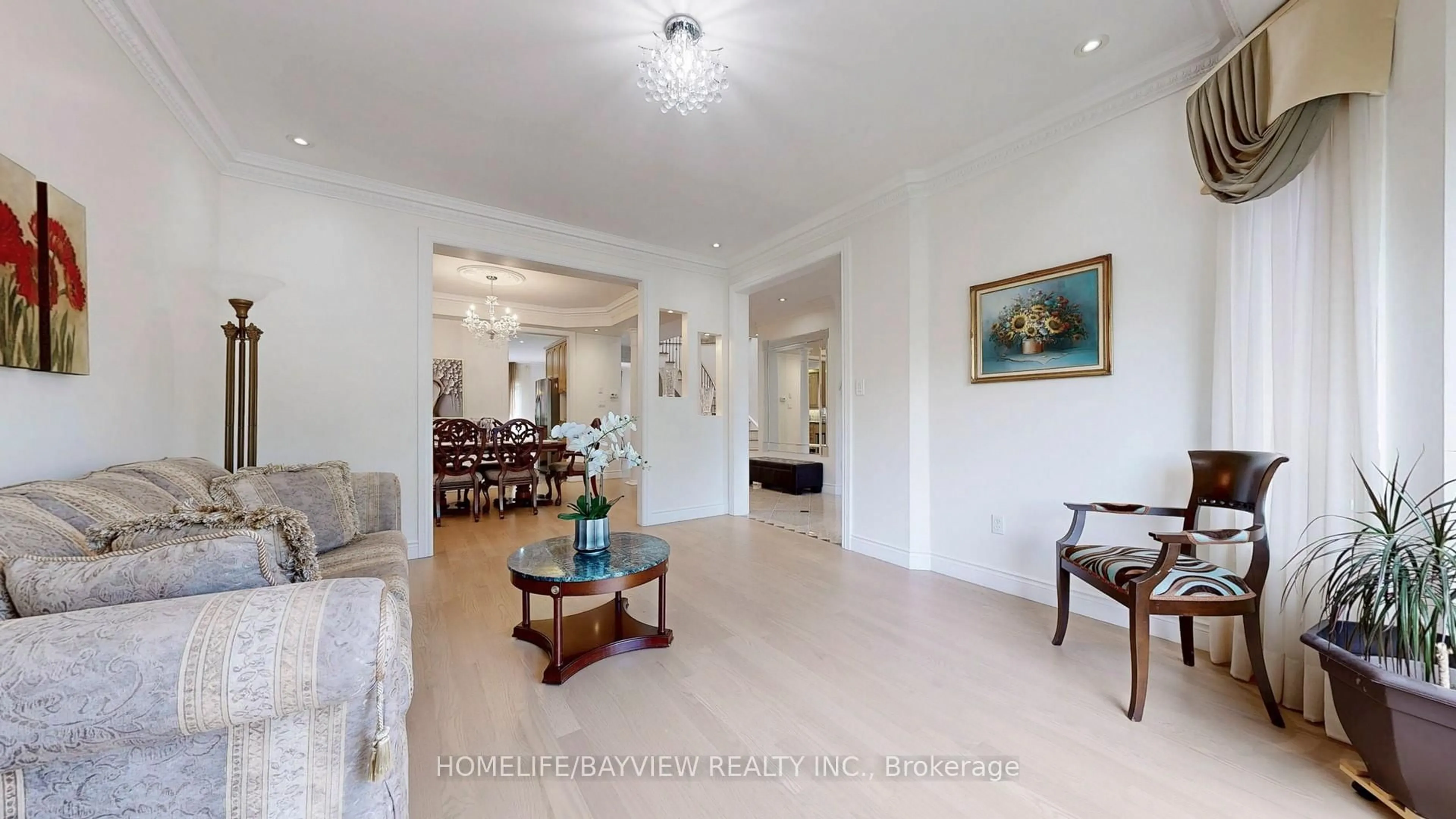 Indoor foyer for 18 Marinucci Crt, Richmond Hill Ontario L4C 0M3