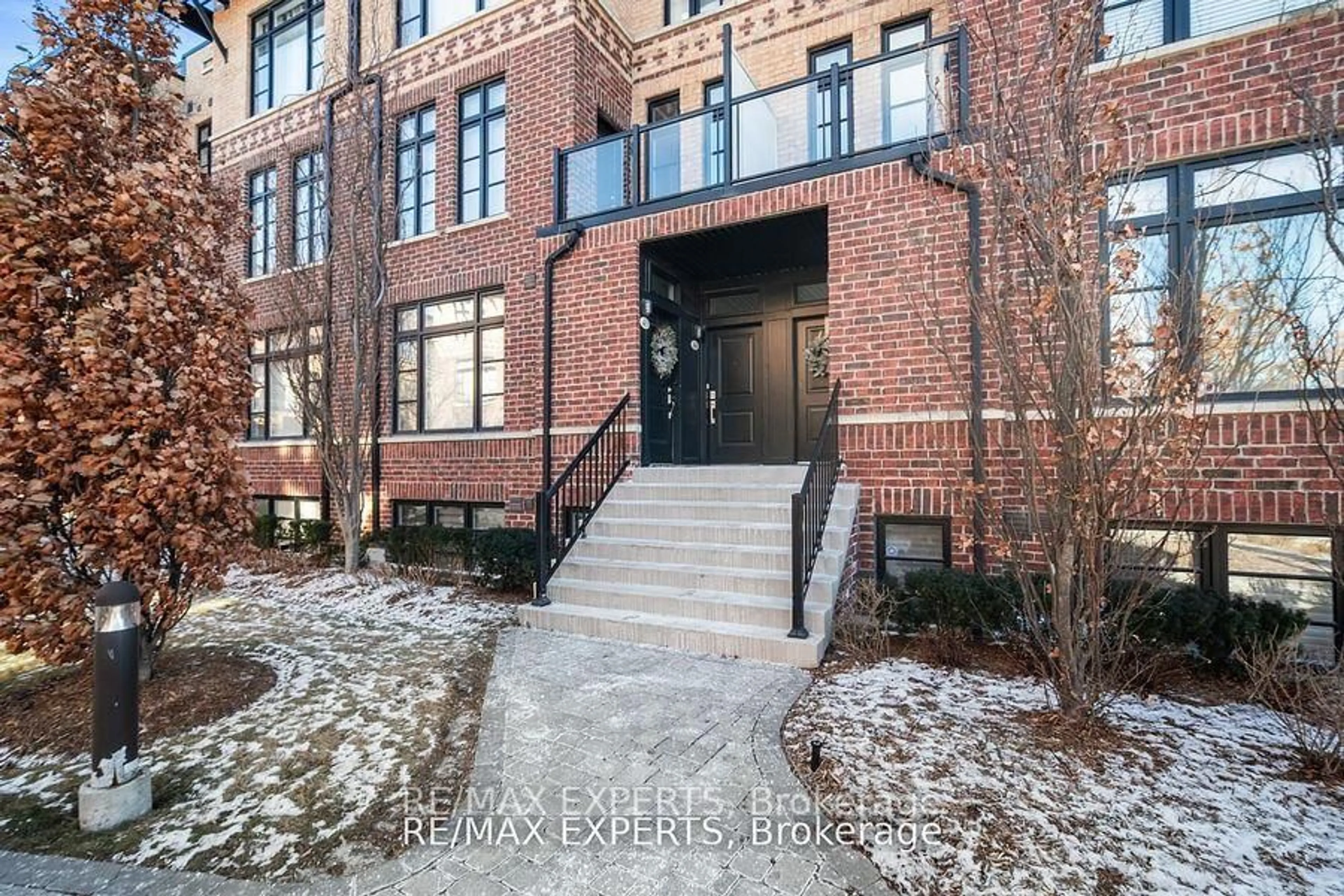 Home with brick exterior material, building for 8167 Kipling Ave #40, Vaughan Ontario L4L 0G4