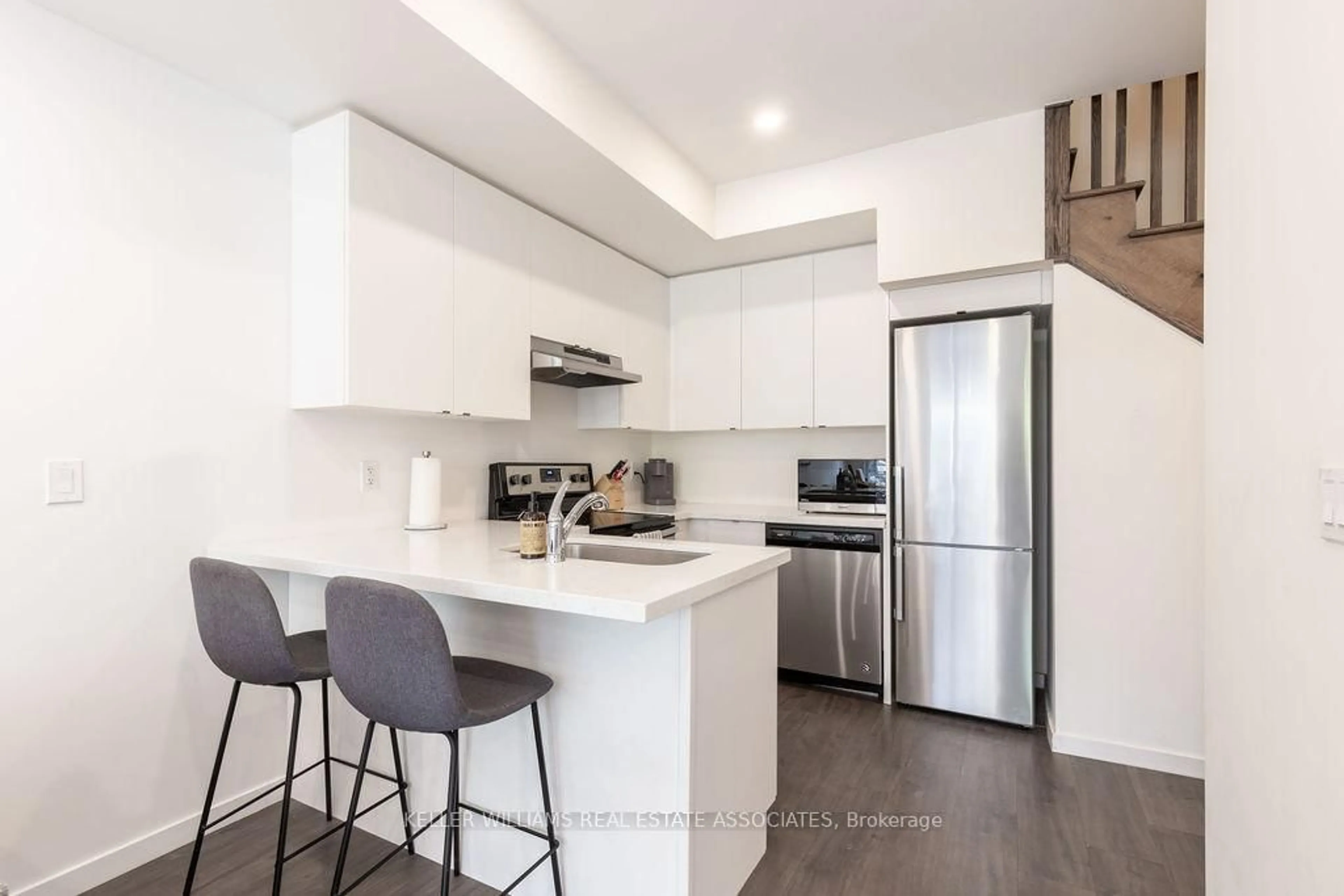 Open concept kitchen, unknown for 500 Alex Gardner Circ #93, Aurora Ontario L4G 3G5