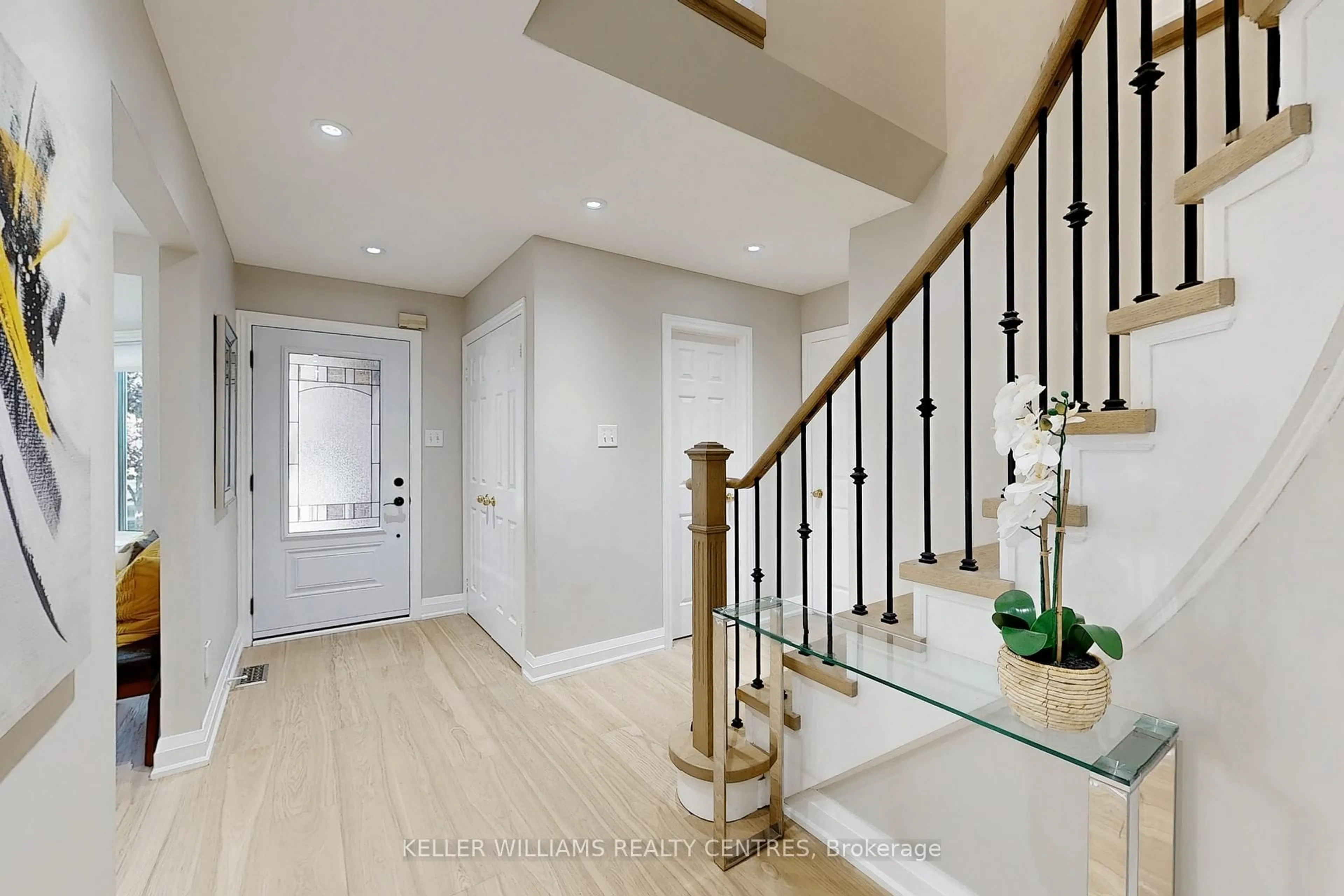 Indoor entryway for 179 Covent Cres, Aurora Ontario L4G 6P9