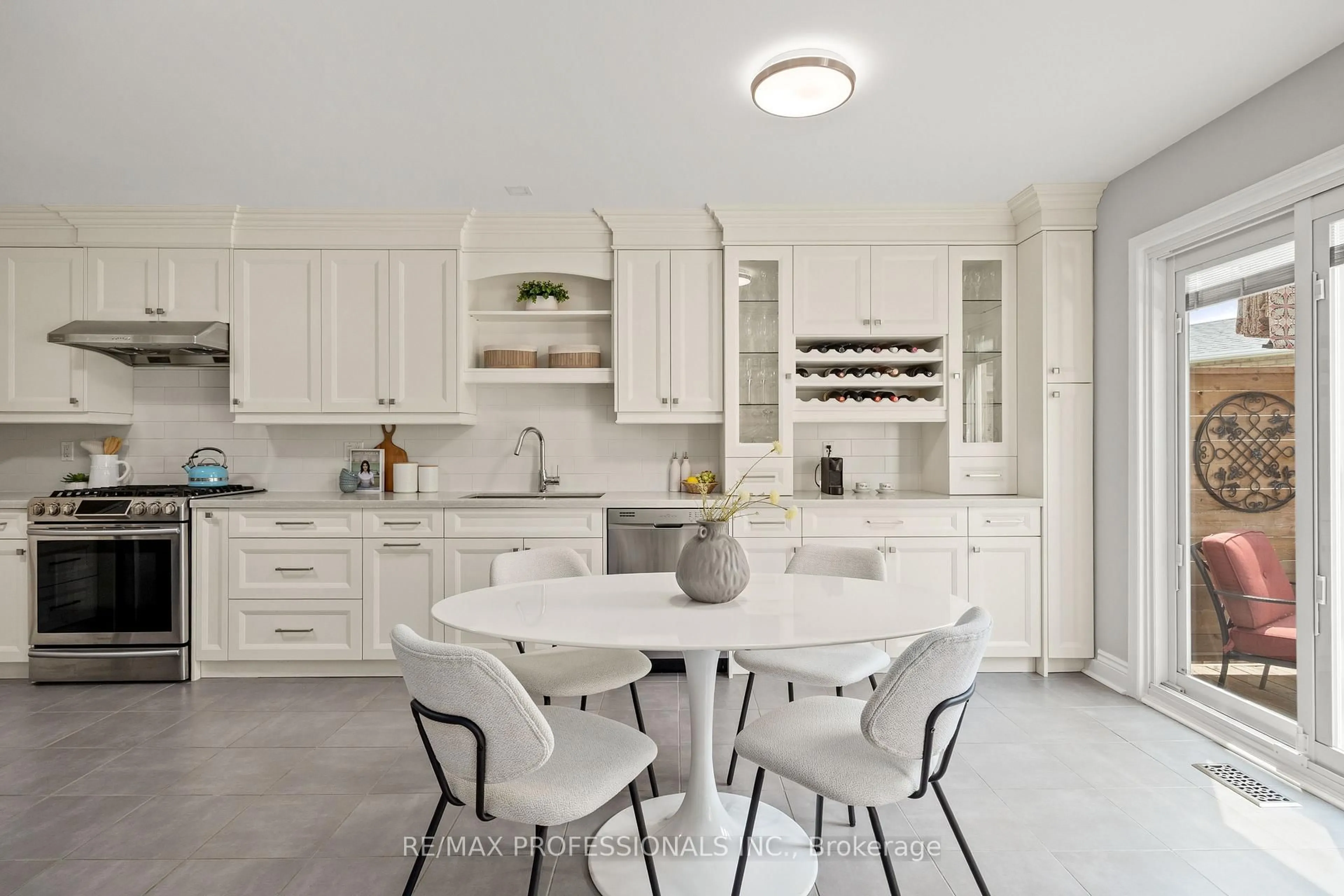 Contemporary kitchen, ceramic/tile floor for 152 Ashton Dr, Vaughan Ontario L6A 2T8