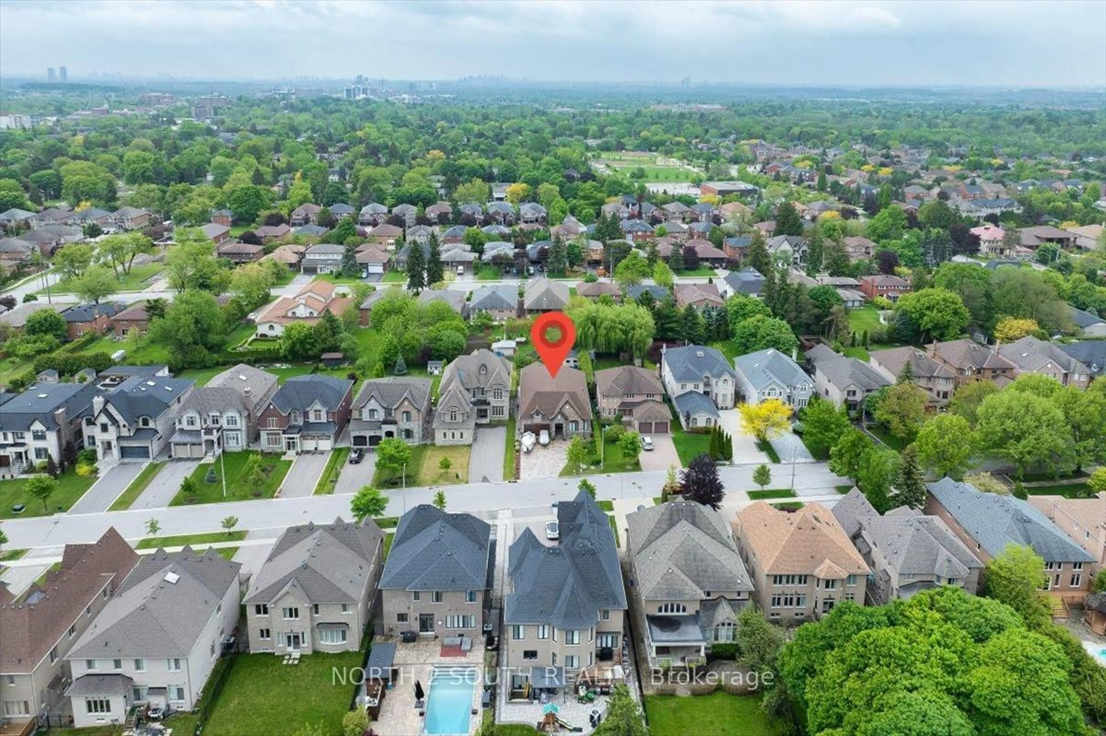 A pic from outside/outdoor area/front of a property/back of a property/a pic from drone, unknown for 115 Arten Ave, Richmond Hill Ontario L4C 9Y3