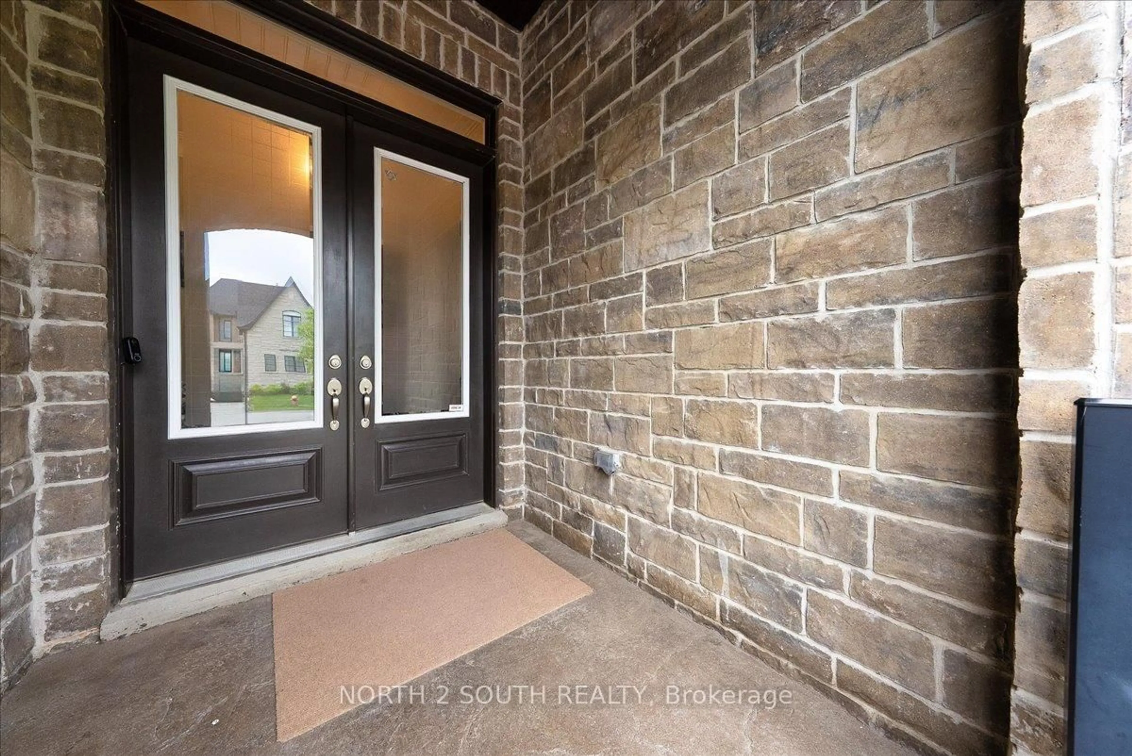 Indoor entryway for 115 Arten Ave, Richmond Hill Ontario L4C 9Y3