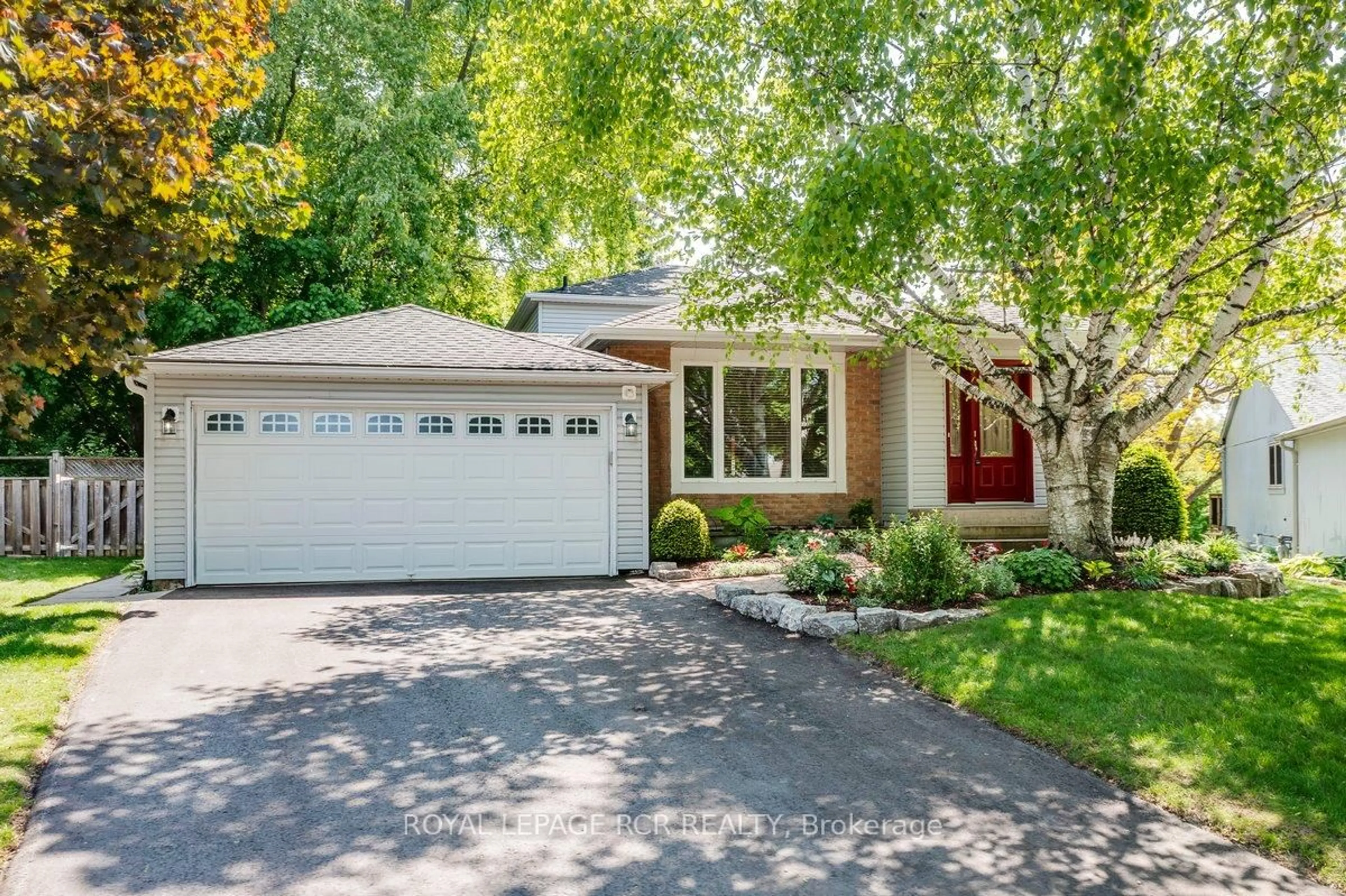 Home with brick exterior material, street for 30 Blackstone Crt, East Gwillimbury Ontario L9N 1C2