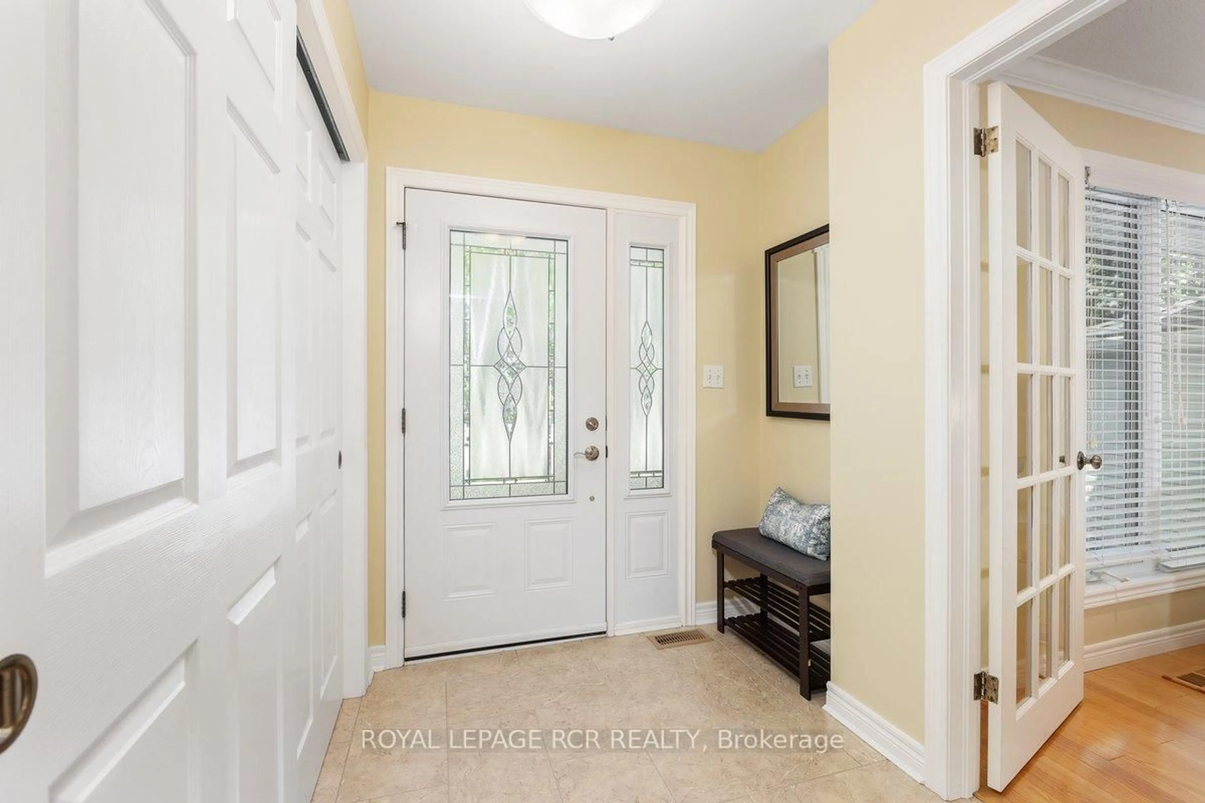 Indoor entryway for 30 Blackstone Crt, East Gwillimbury Ontario L9N 1C2