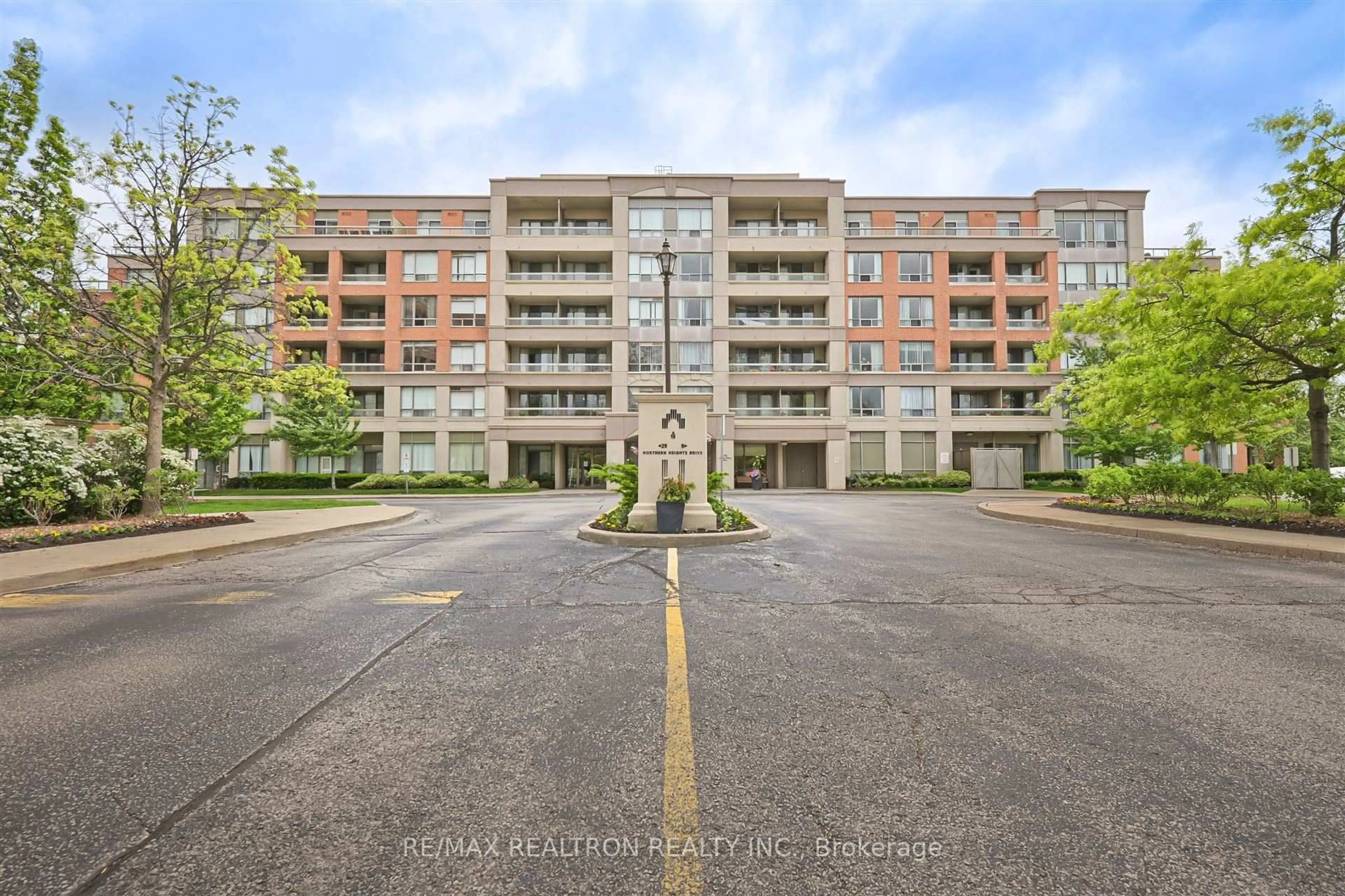 Unknown for 19 Northern Heights Dr #510, Richmond Hill Ontario L4B 4M4