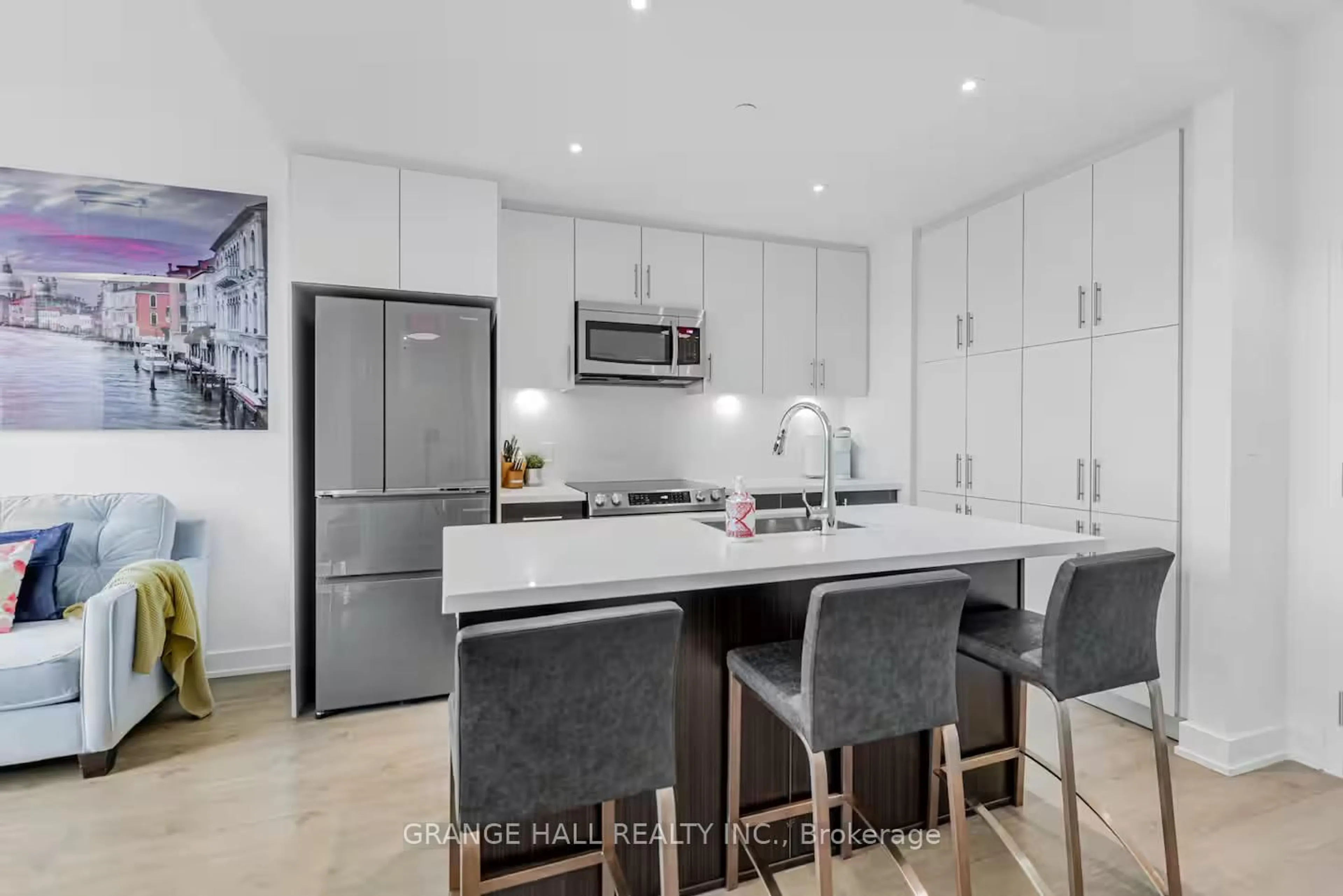 Open concept kitchen, ceramic/tile floor for 375 Sea Ray Ave #420, Innisfil Ontario L9S 0N9