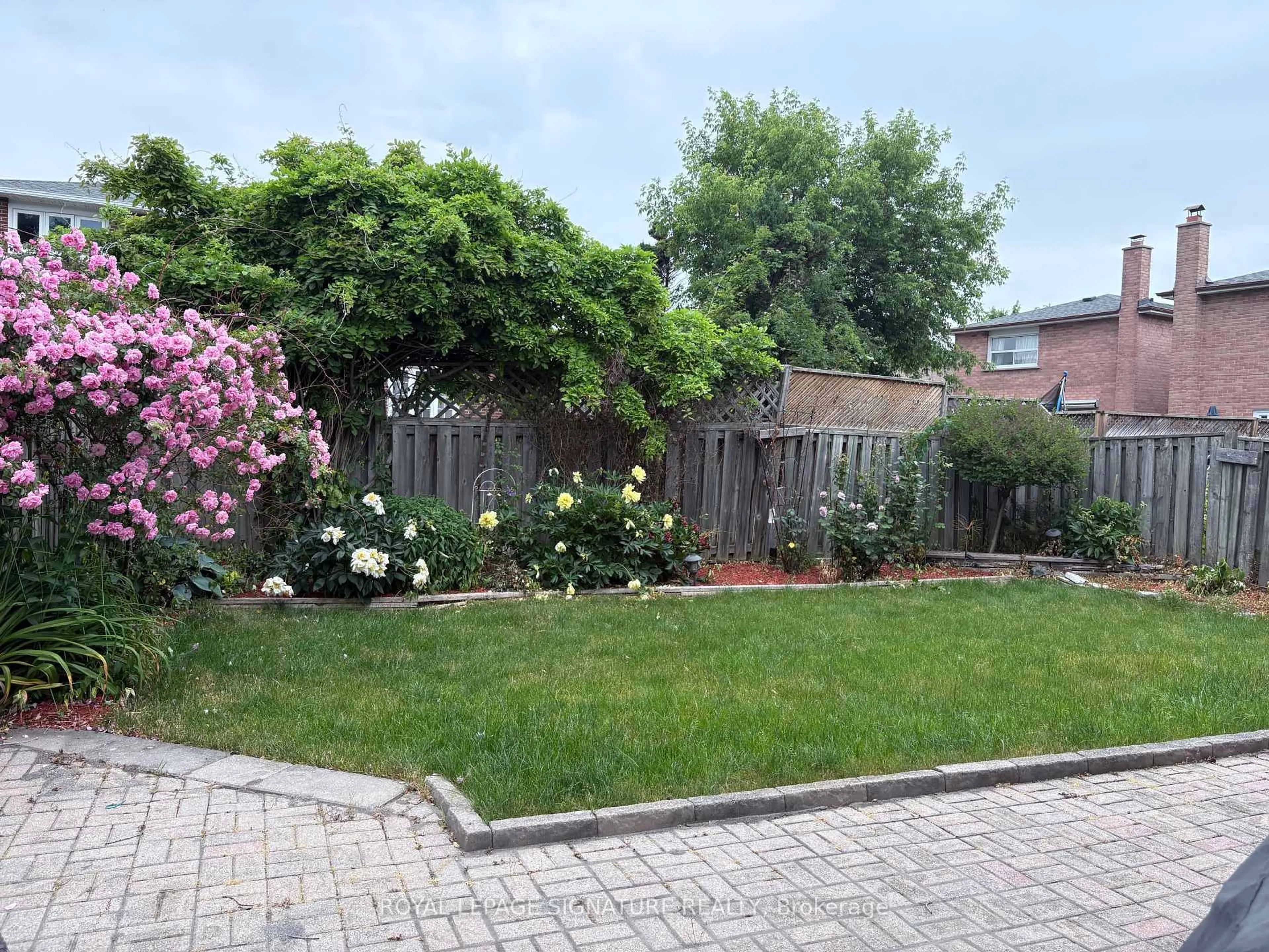 A pic from outside/outdoor area/front of a property/back of a property/a pic from drone, street for 72 Graham Cres, Markham Ontario L3P 4M1
