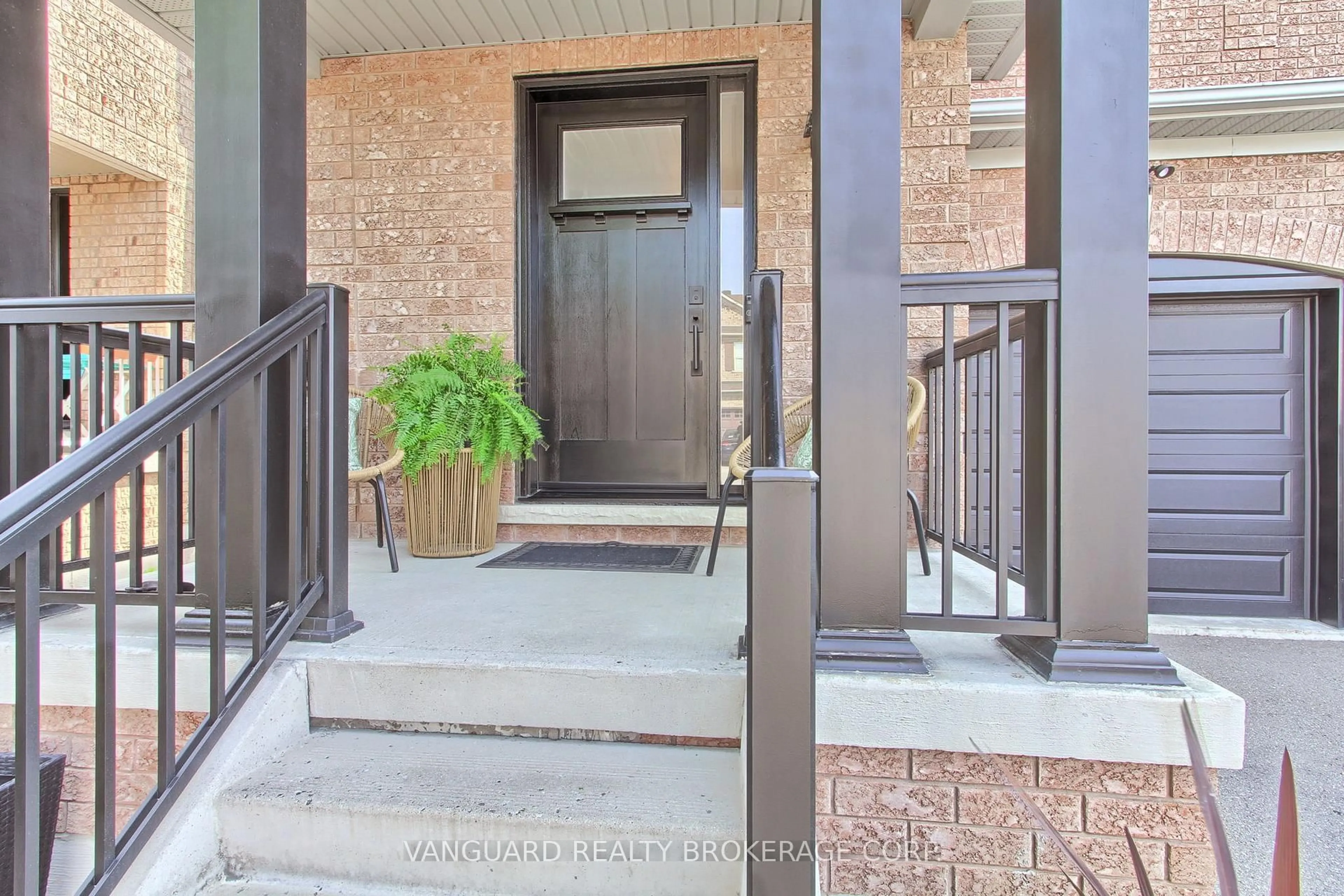 Indoor entryway for 15 Treasure Hill Rd, Vaughan Ontario L6A 0A6