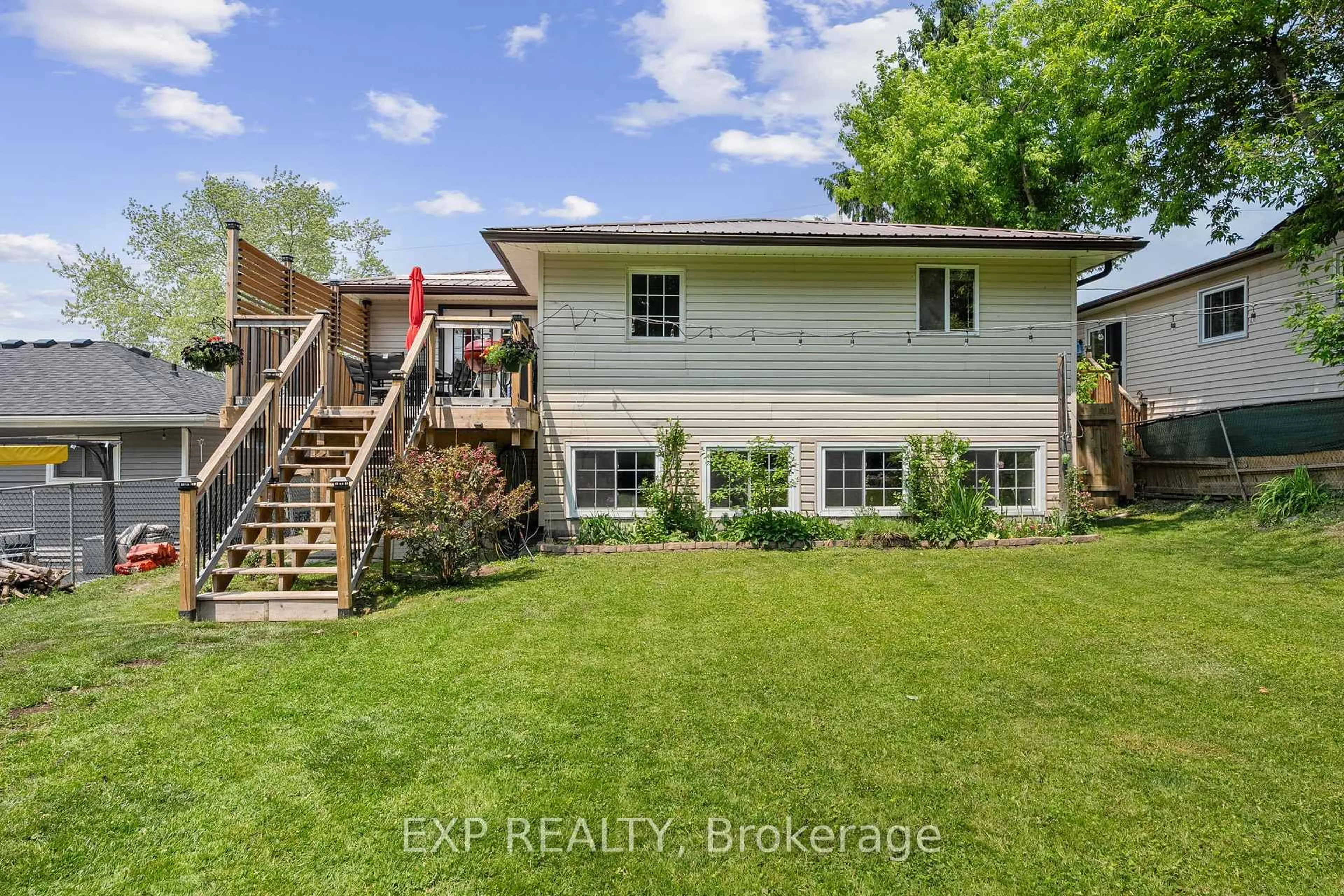 A pic from outside/outdoor area/front of a property/back of a property/a pic from drone, unknown for 307 Pasadena Dr, Georgina Ontario L4P 2Z1