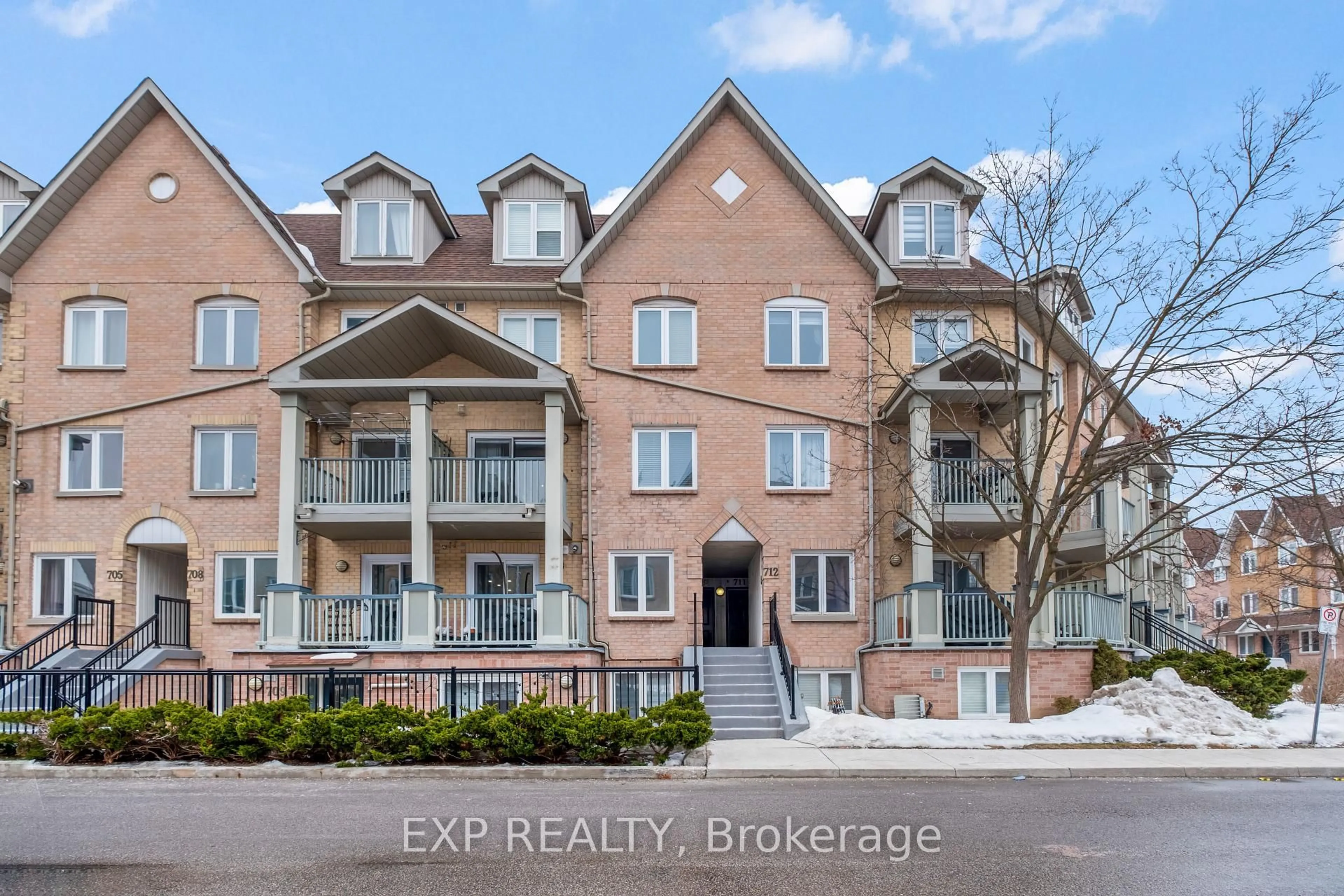 A pic from outside/outdoor area/front of a property/back of a property/a pic from drone, unknown for 75 Weldrick Rd #712, Richmond Hill Ontario L4C 0H9