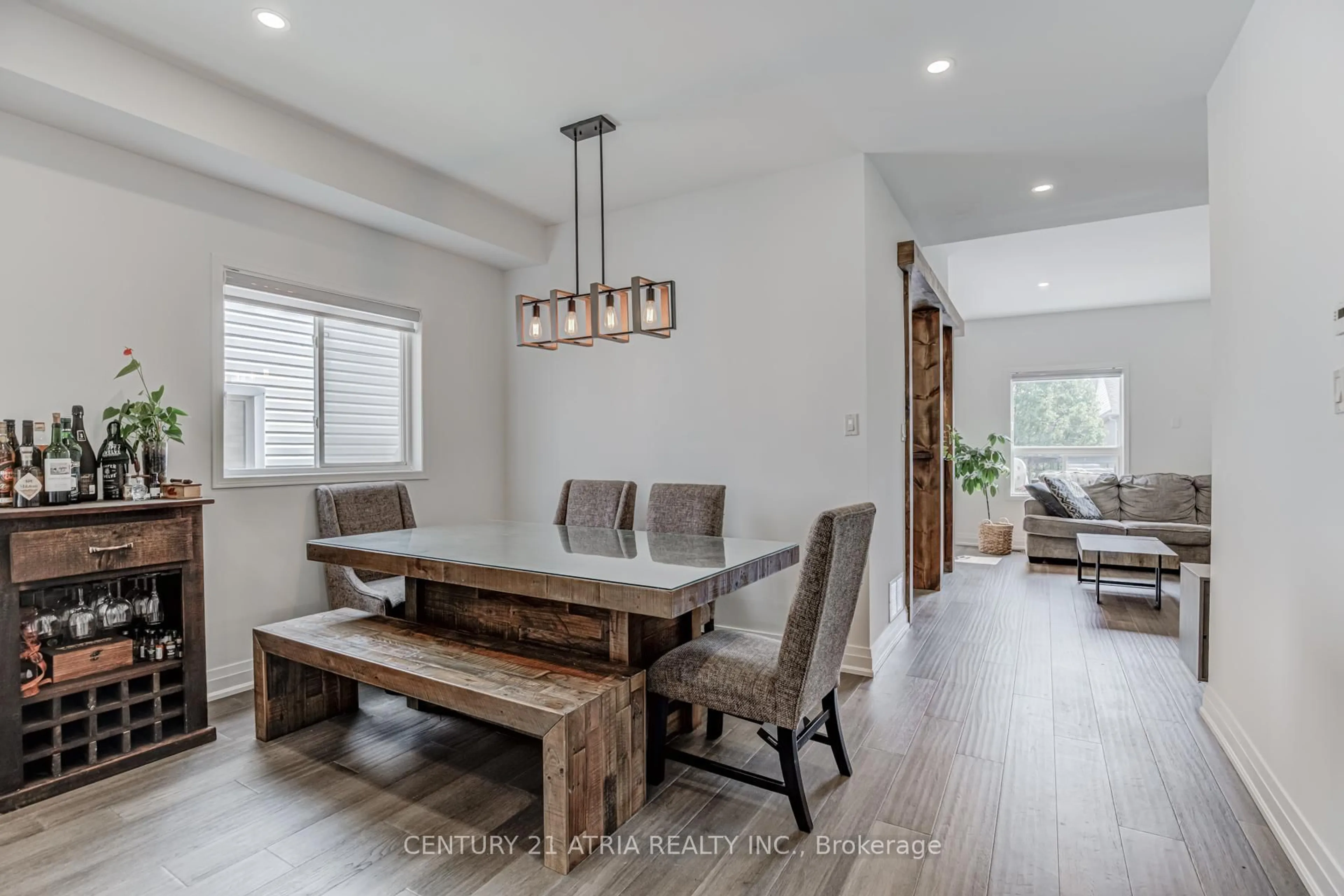 Dining room, wood/laminate floor for 121 English Oak Dr, Richmond Hill Ontario L4E 3X4