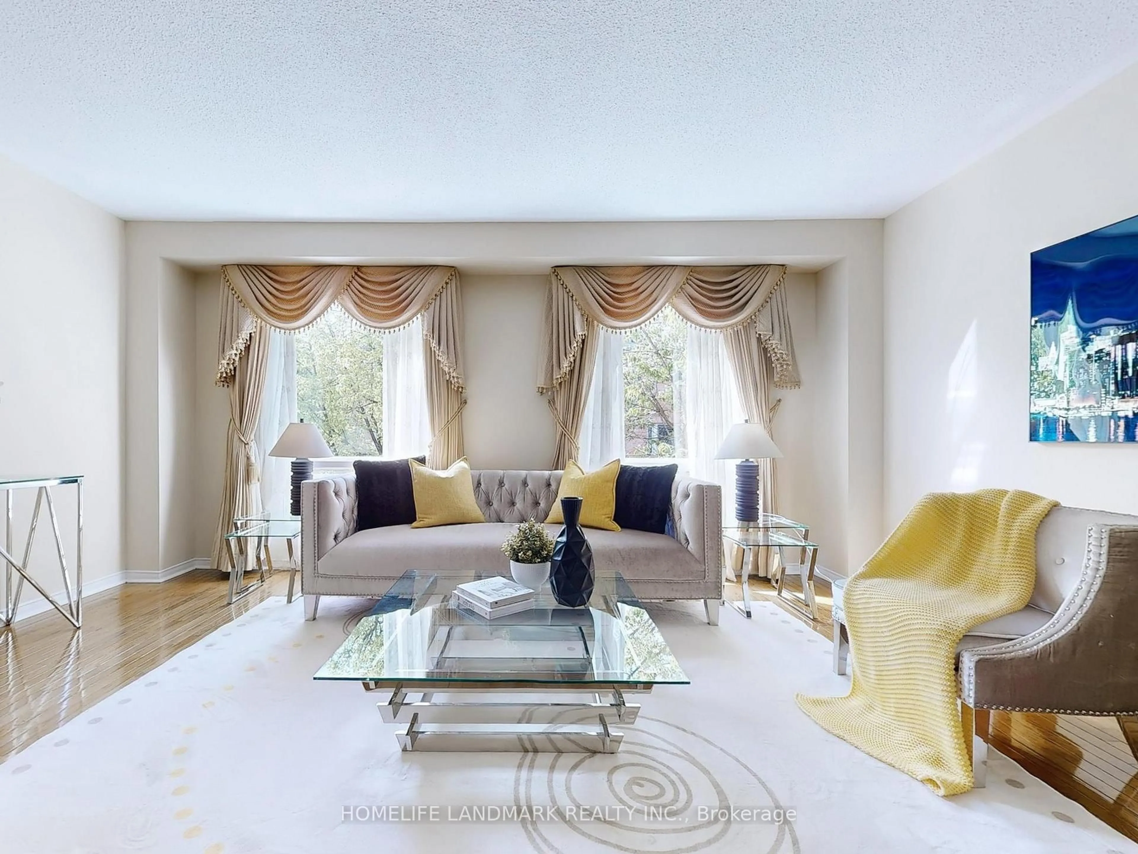 Living room with furniture, unknown for 44 Vanity Cres, Richmond Hill Ontario L4B 4E5
