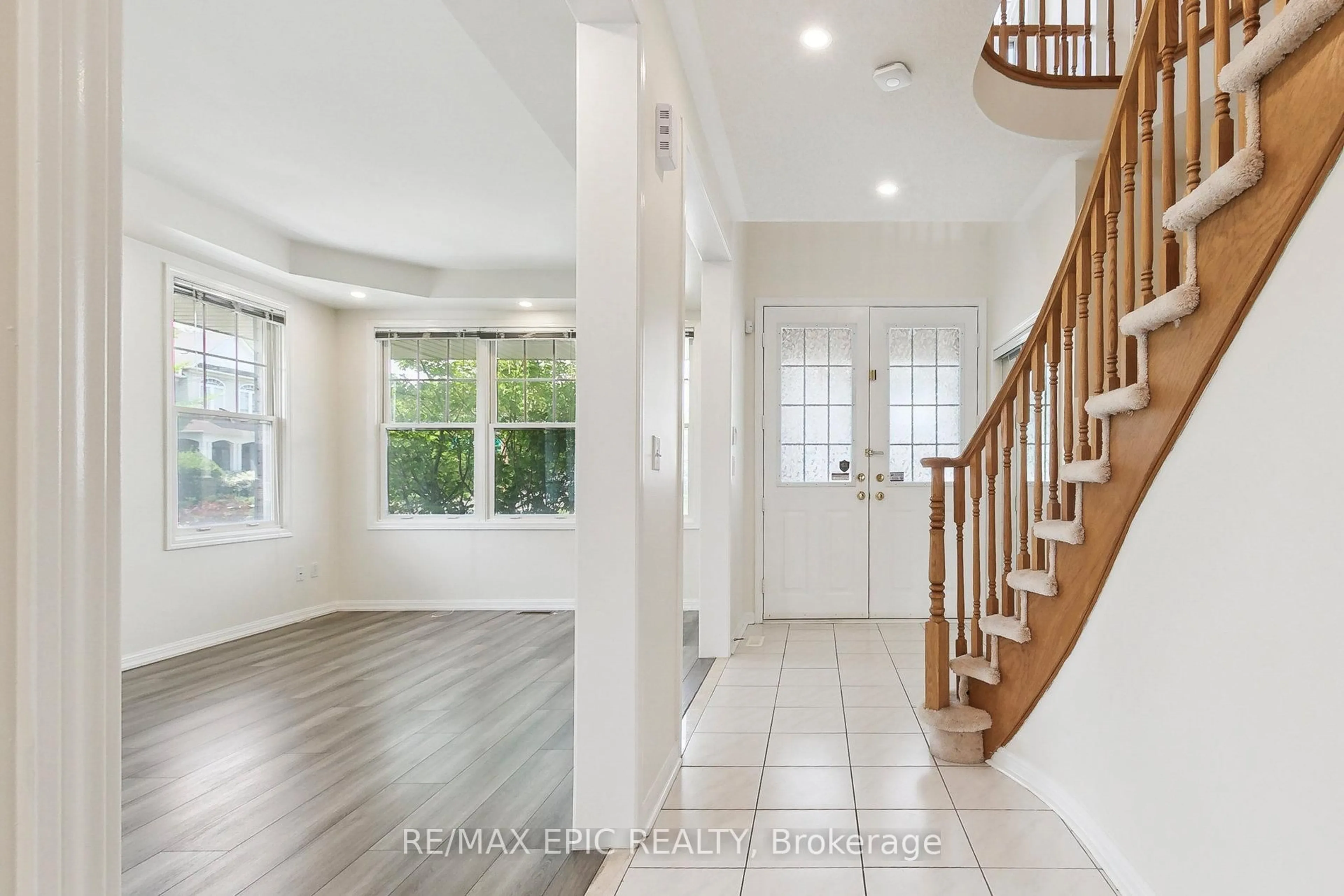 Indoor entryway for 85 Majestic Dr, Markham Ontario L6C 2G8