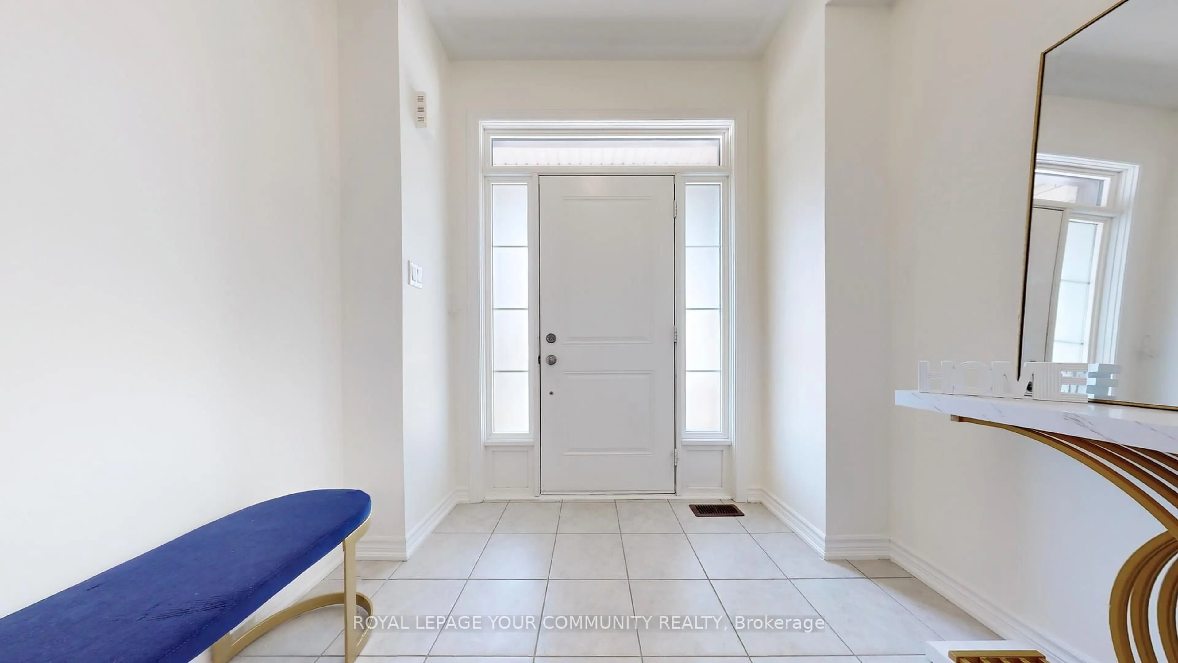 Indoor entryway for 10 William Adams Lane, Richmond Hill Ontario L4S 0L9