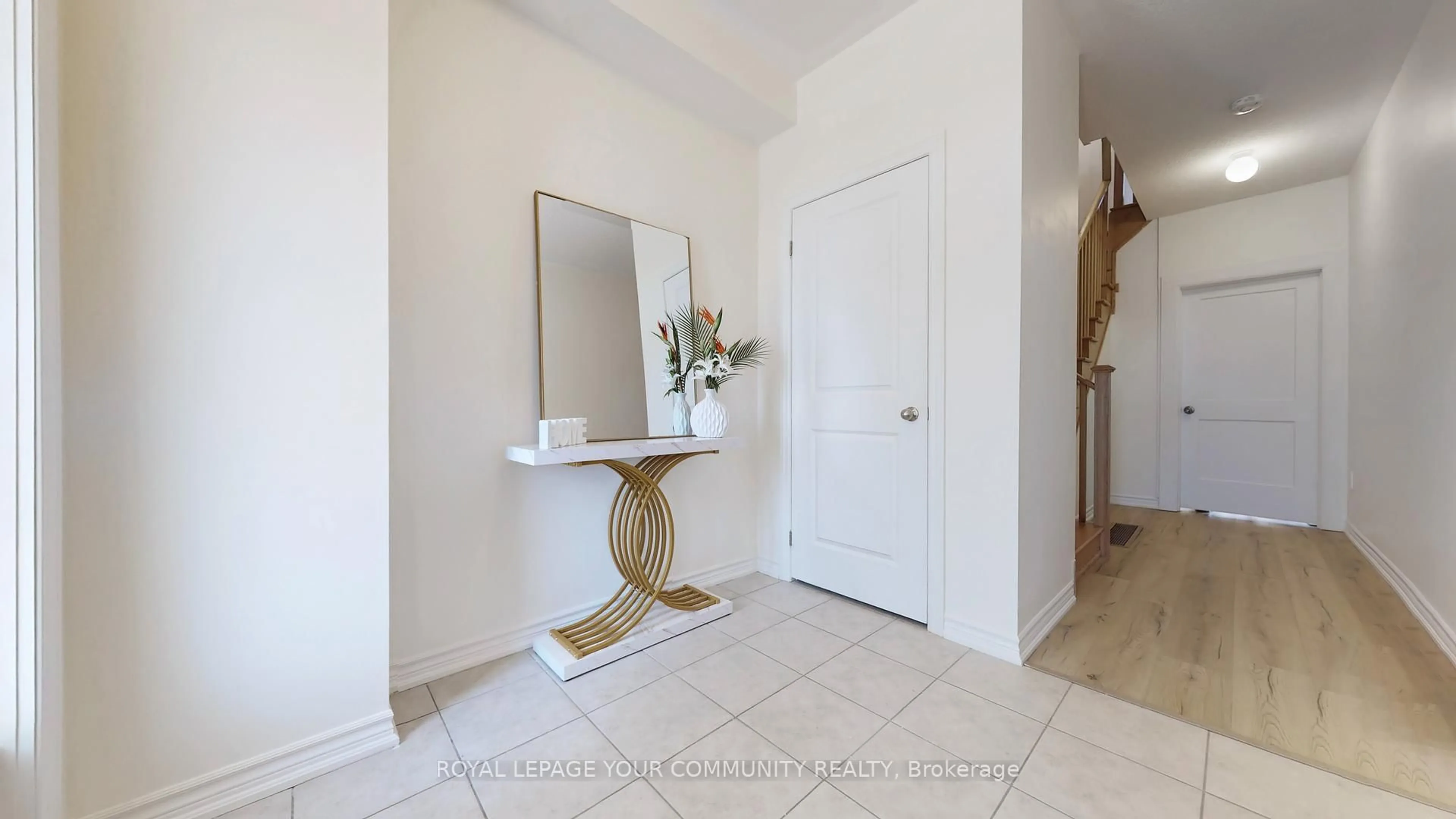 Indoor entryway for 10 William Adams Lane, Richmond Hill Ontario L4S 0L9