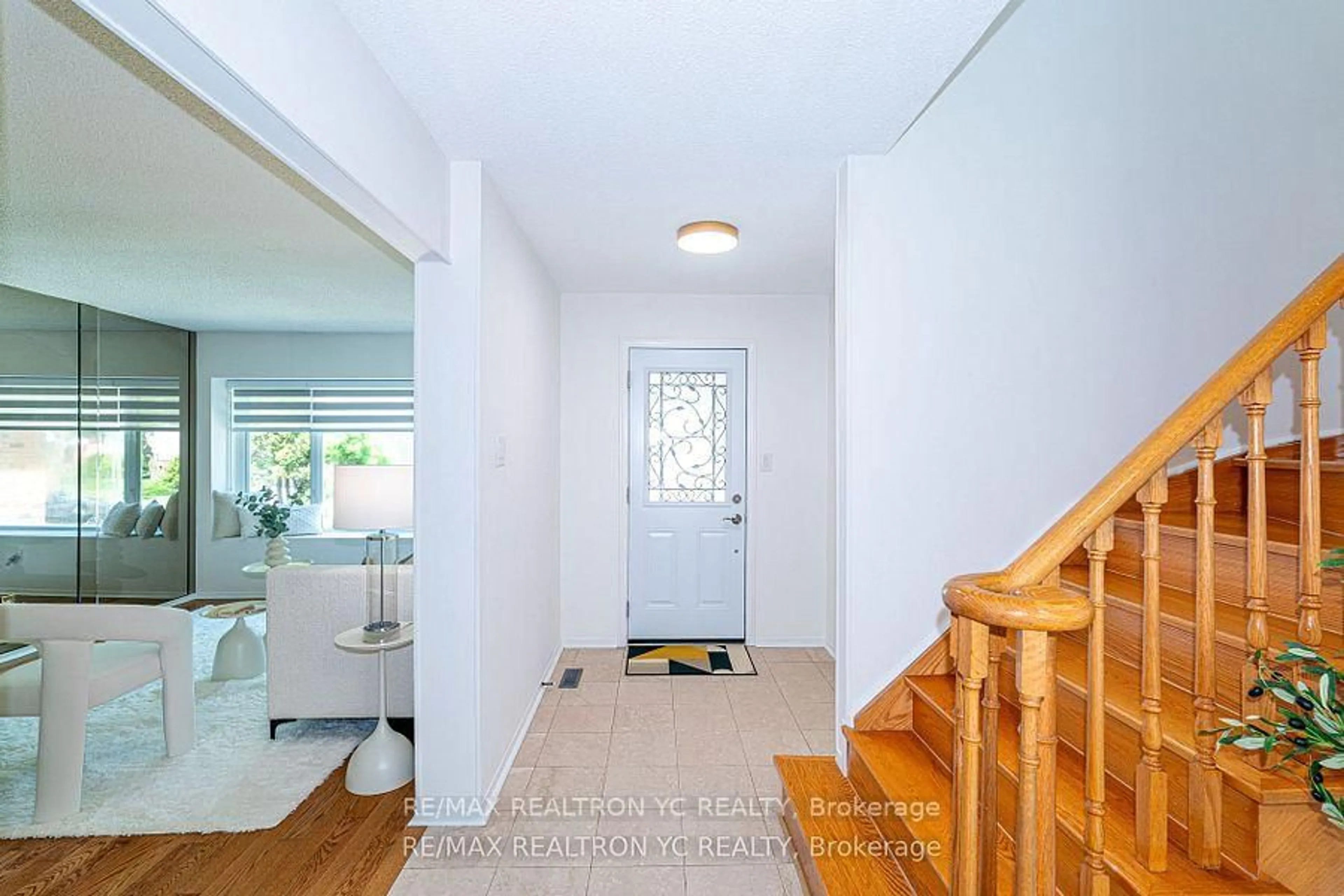 Indoor foyer for 19 Breckonwood Cres, Markham Ontario L3T 5G8