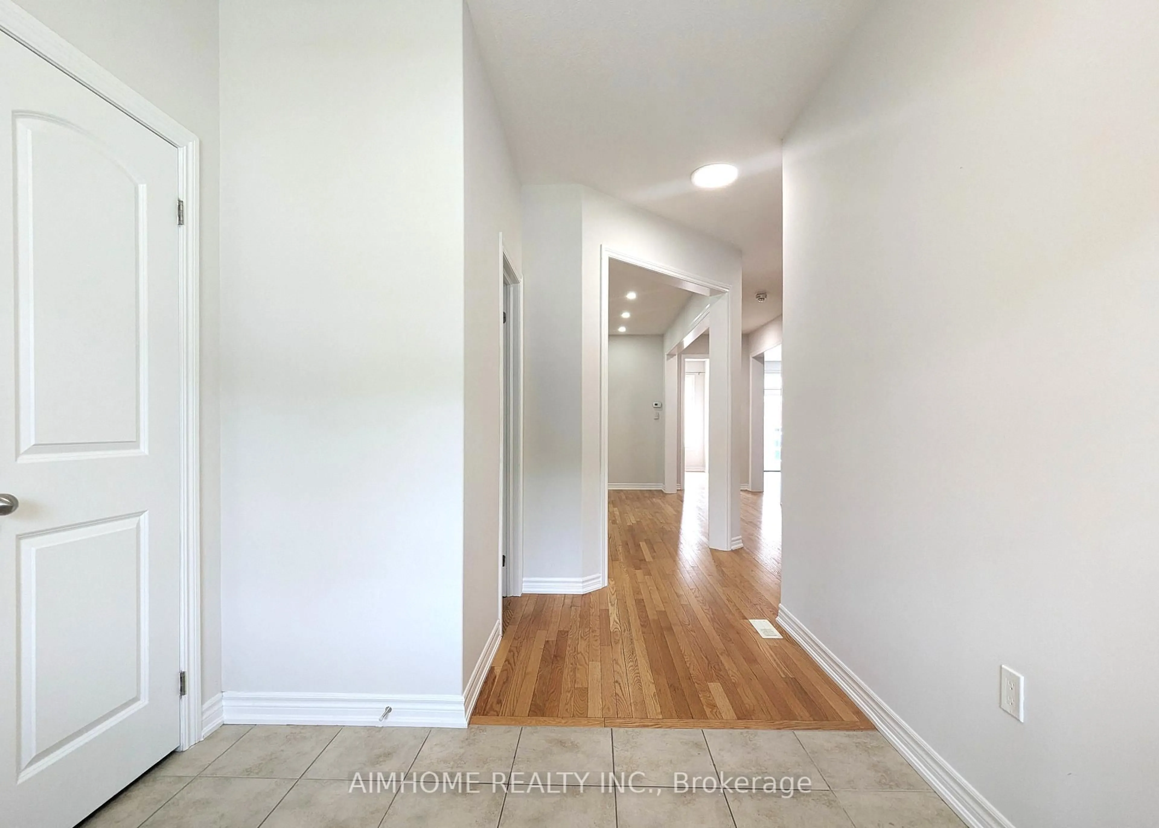 Indoor entryway for 29 Bamburg St, Georgina Ontario L0E 1R0
