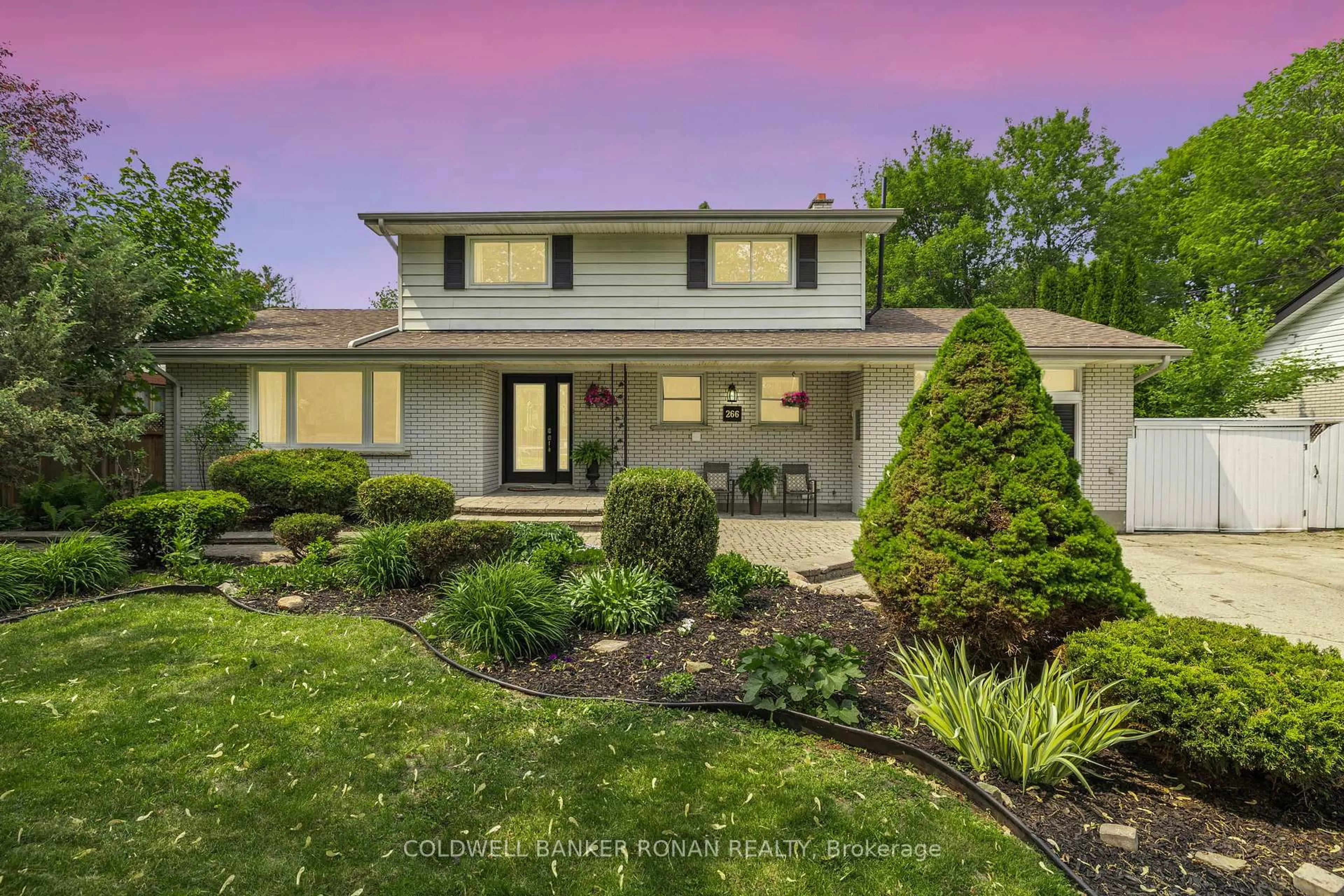 Home with vinyl exterior material, street for 266 Albert St, New Tecumseth Ontario L9R 1J7