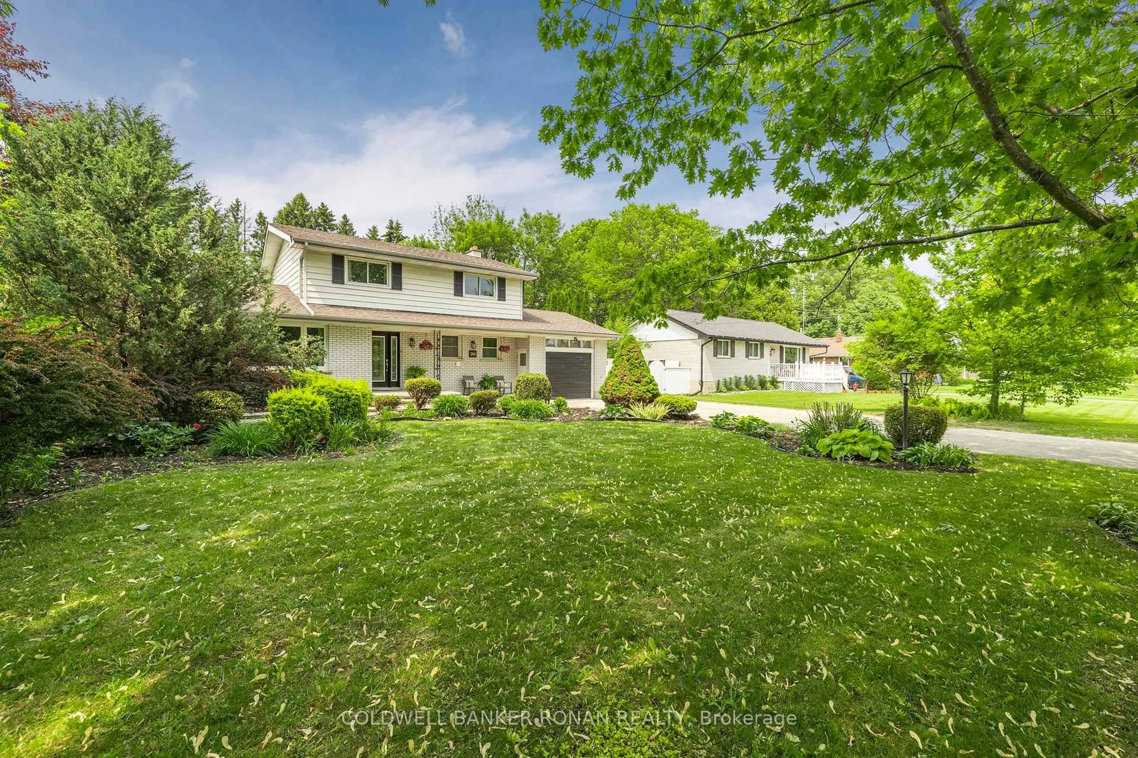A pic from outside/outdoor area/front of a property/back of a property/a pic from drone, street for 266 Albert St, New Tecumseth Ontario L9R 1J7
