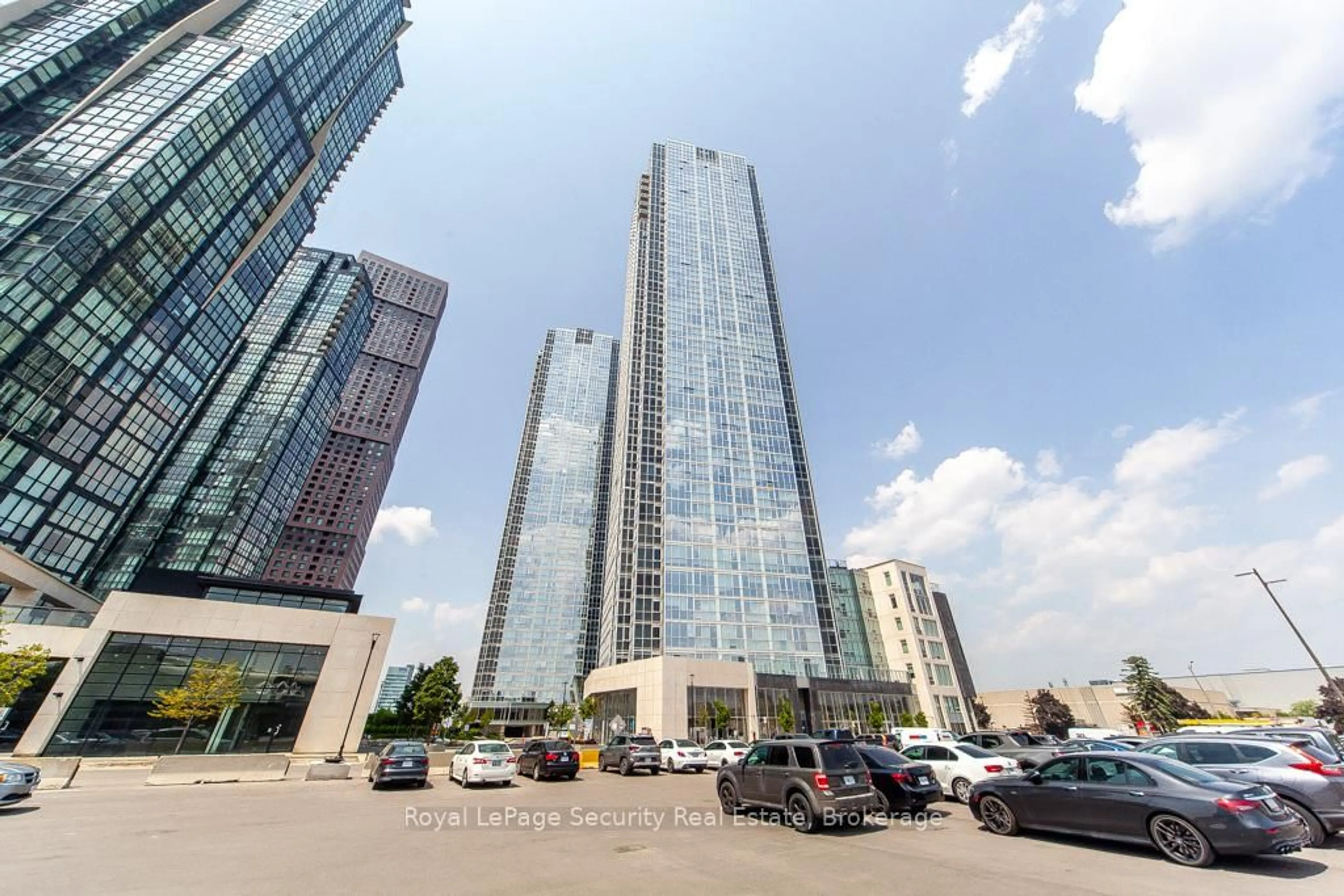 Indoor foyer for 2908 Highway 7 Rd #606, Vaughan Ontario L4K 0K5