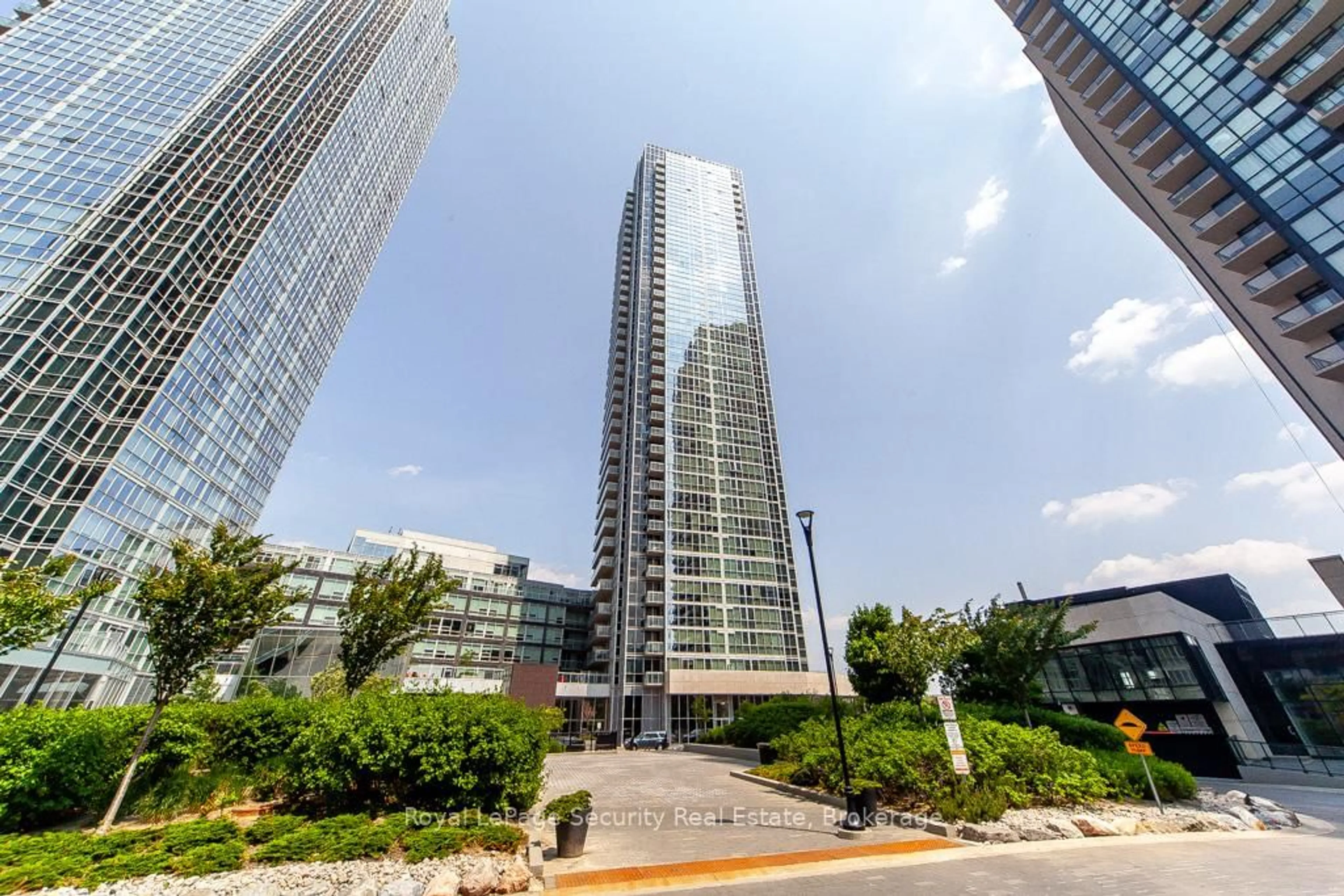 Indoor foyer for 2908 Highway 7 Rd #606, Vaughan Ontario L4K 0K5