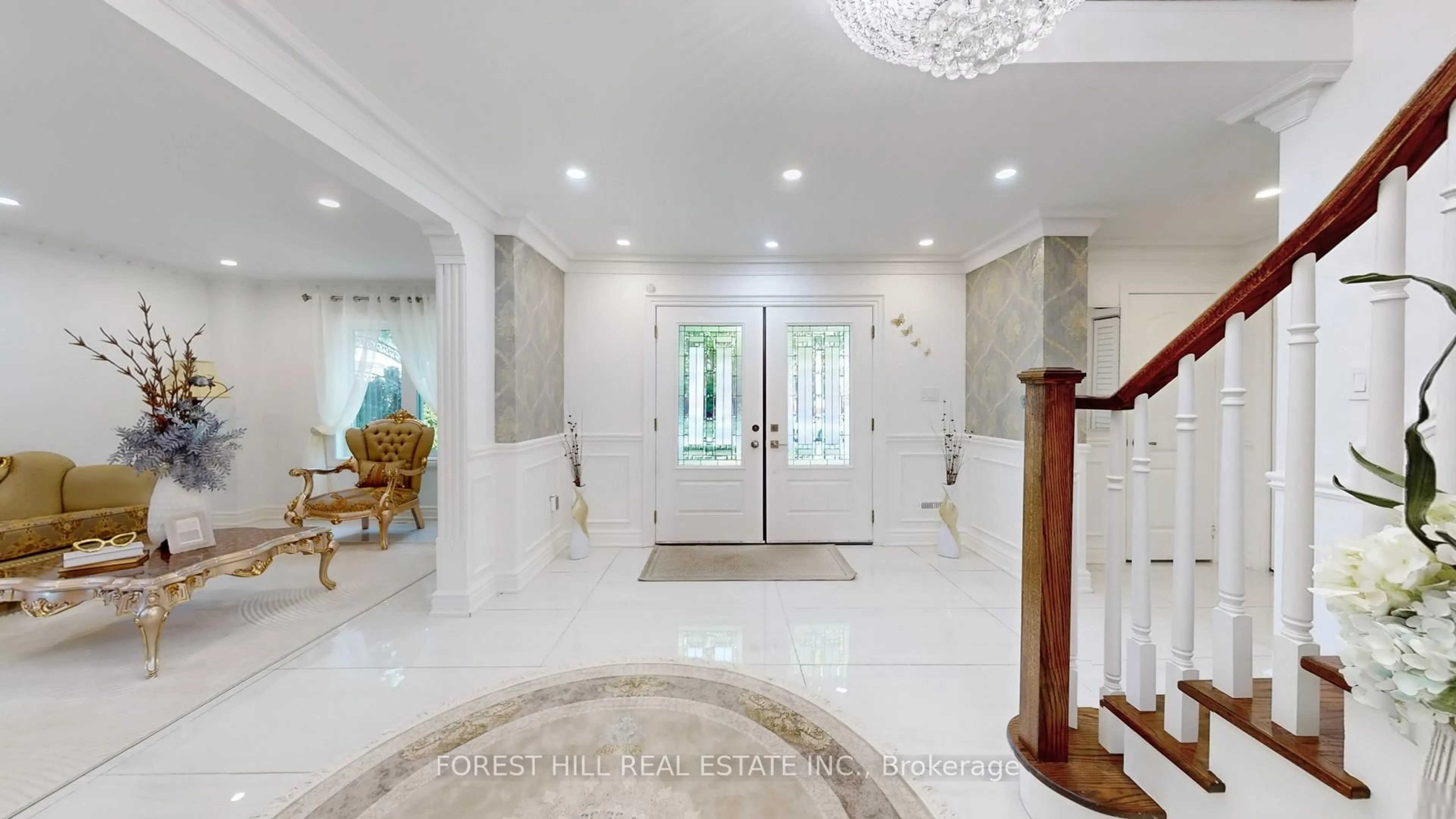 Indoor foyer for 133 Arten Ave, Richmond Hill Ontario L4C 9Y3