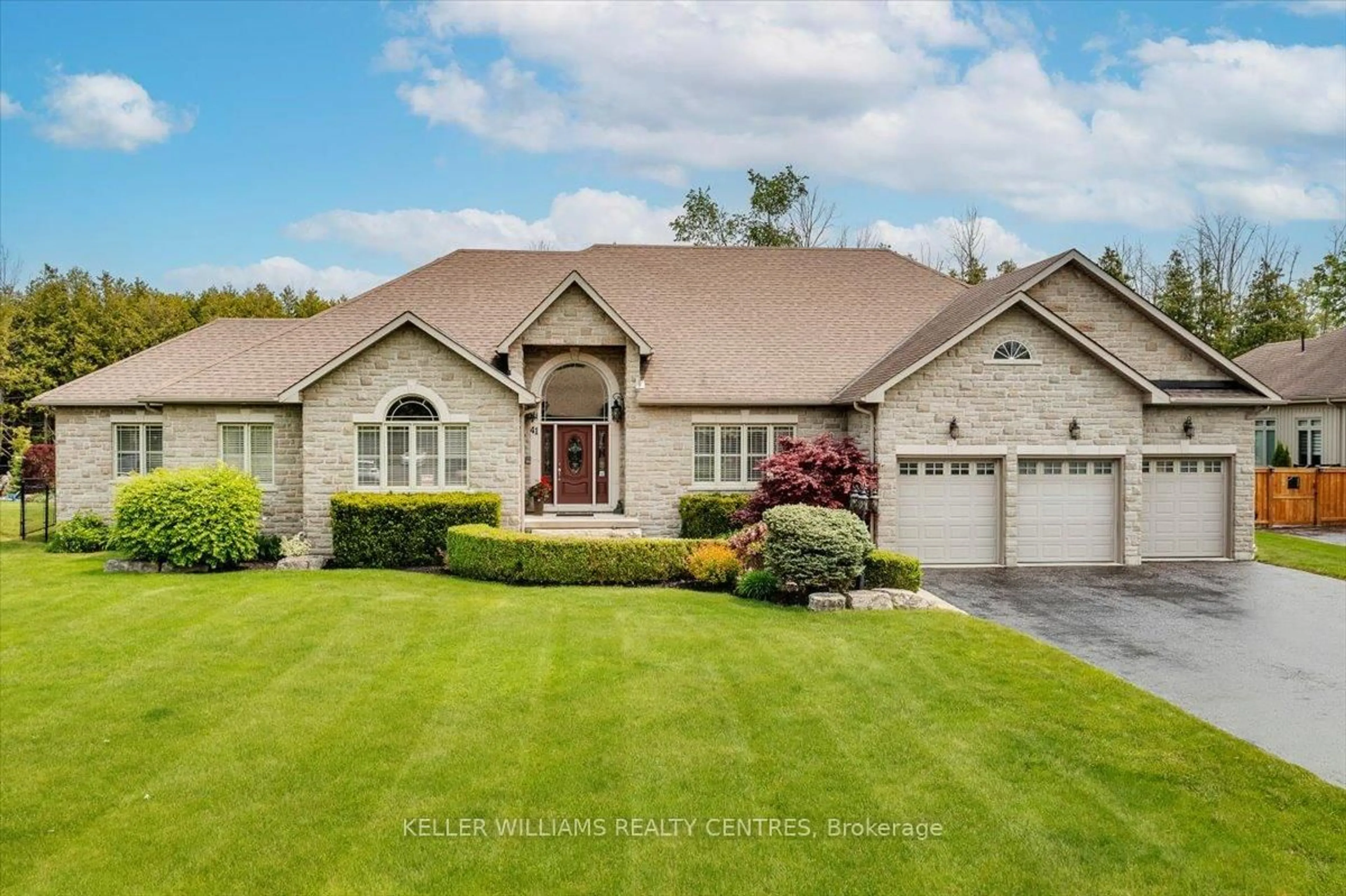 Home with vinyl exterior material, unknown for 41 Huntley Dr, Georgina Ontario L0E 1S0