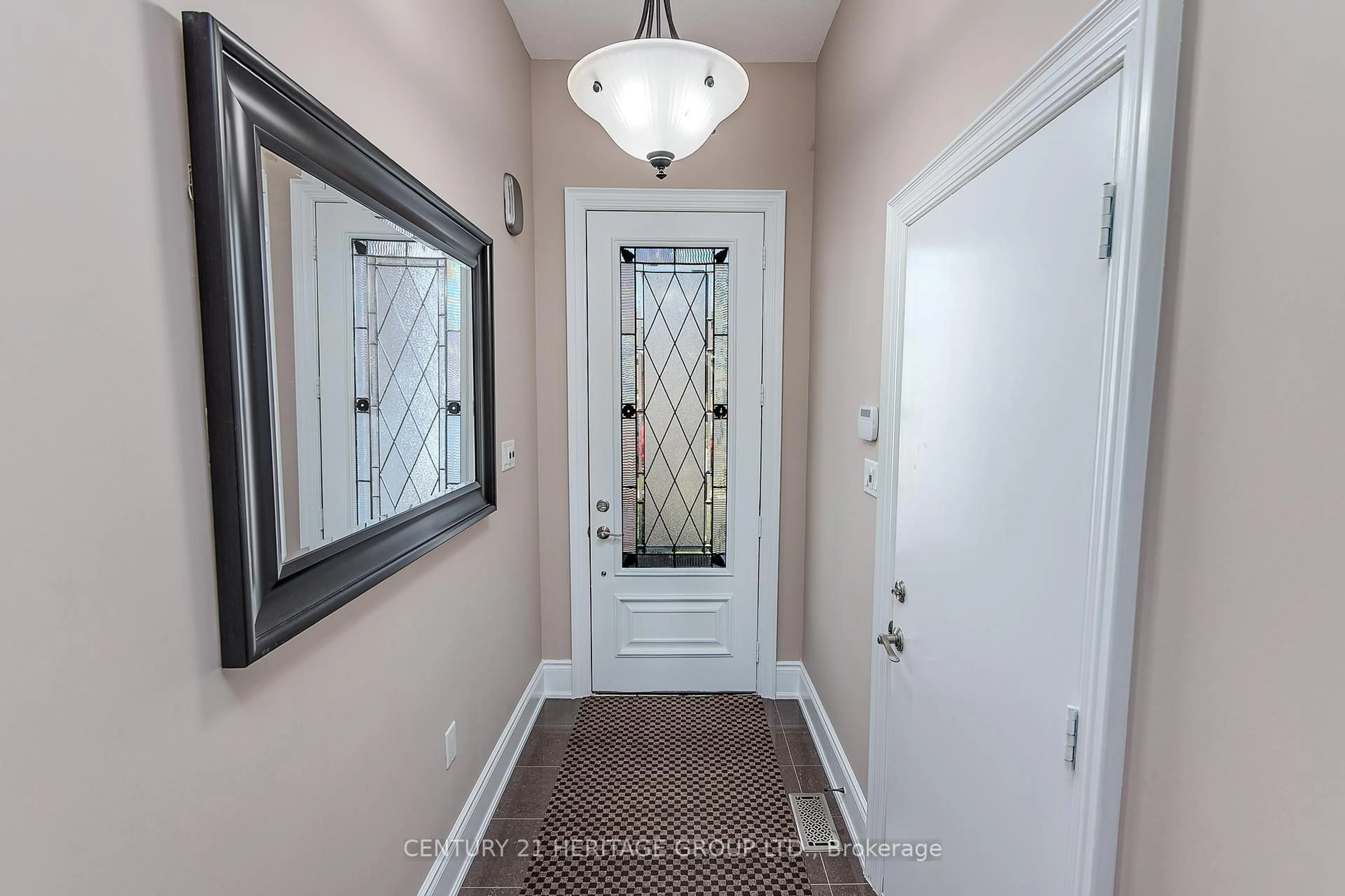 Indoor entryway for 205 8 Ave, New Tecumseth Ontario L9R 0H7