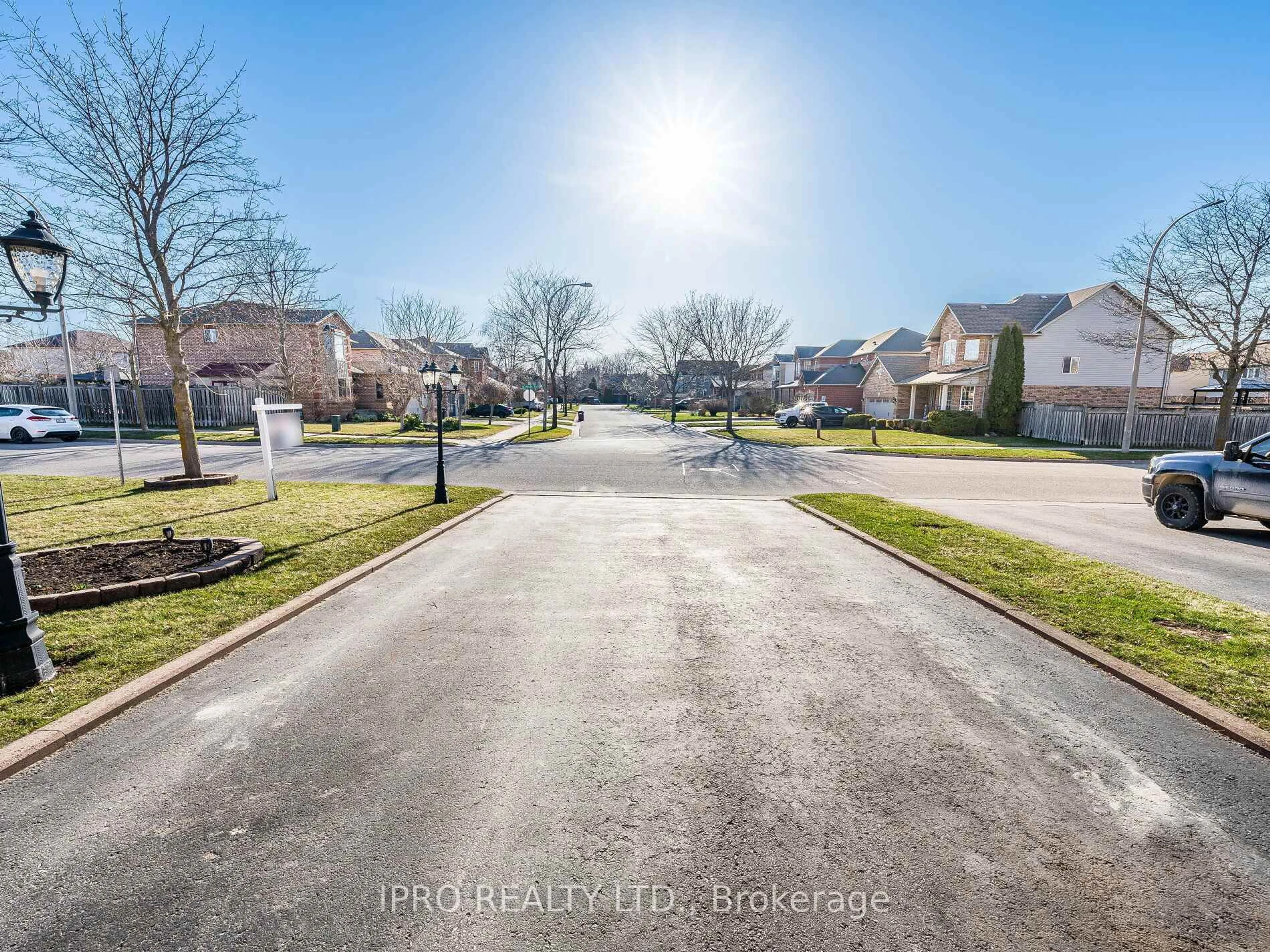 A pic from outside/outdoor area/front of a property/back of a property/a pic from drone, street for 5 Reynolds Ave, New Tecumseth Ontario L0G 1A0