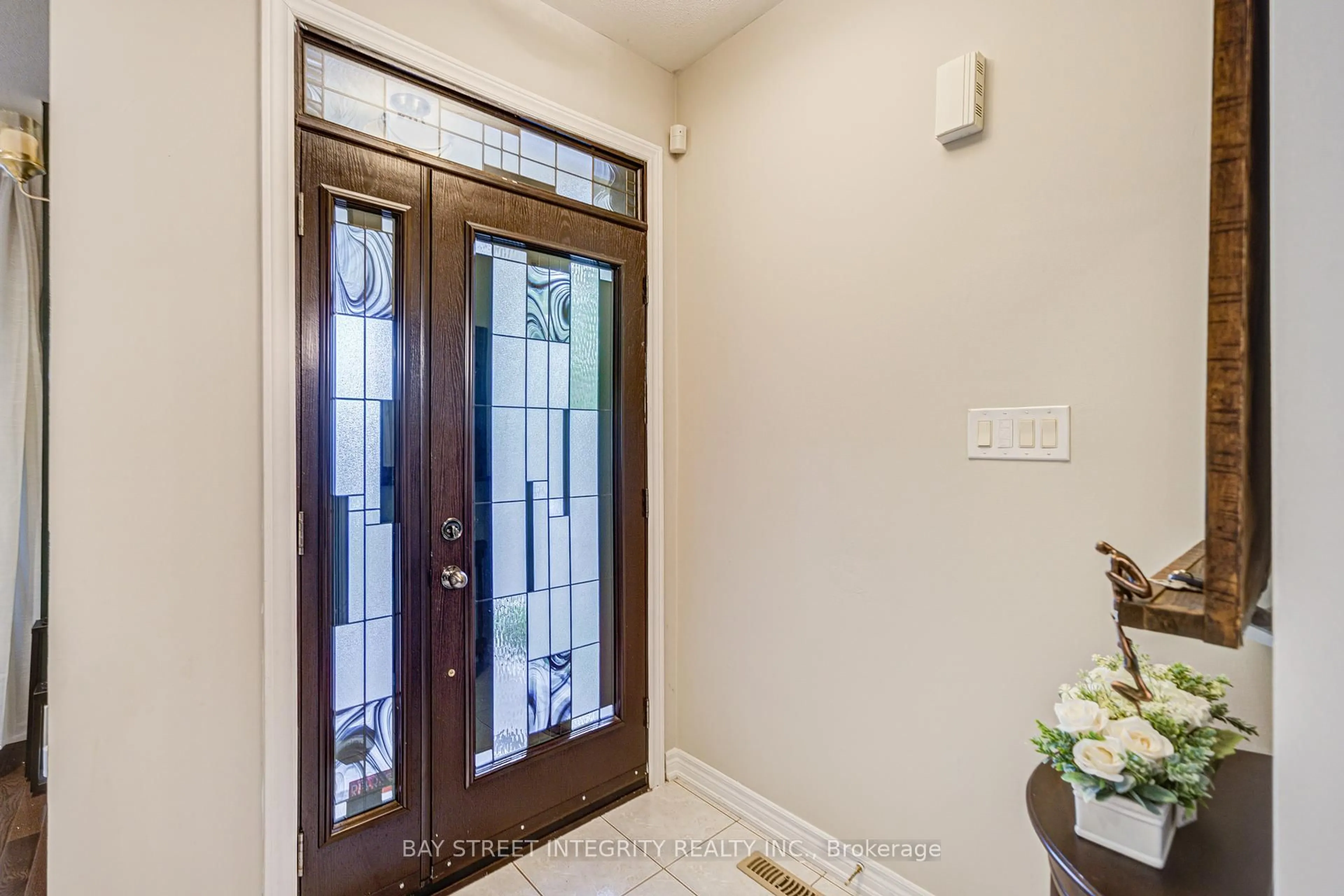 Indoor entryway for 39 Forestbrook Dr, Markham Ontario L6B 0E4