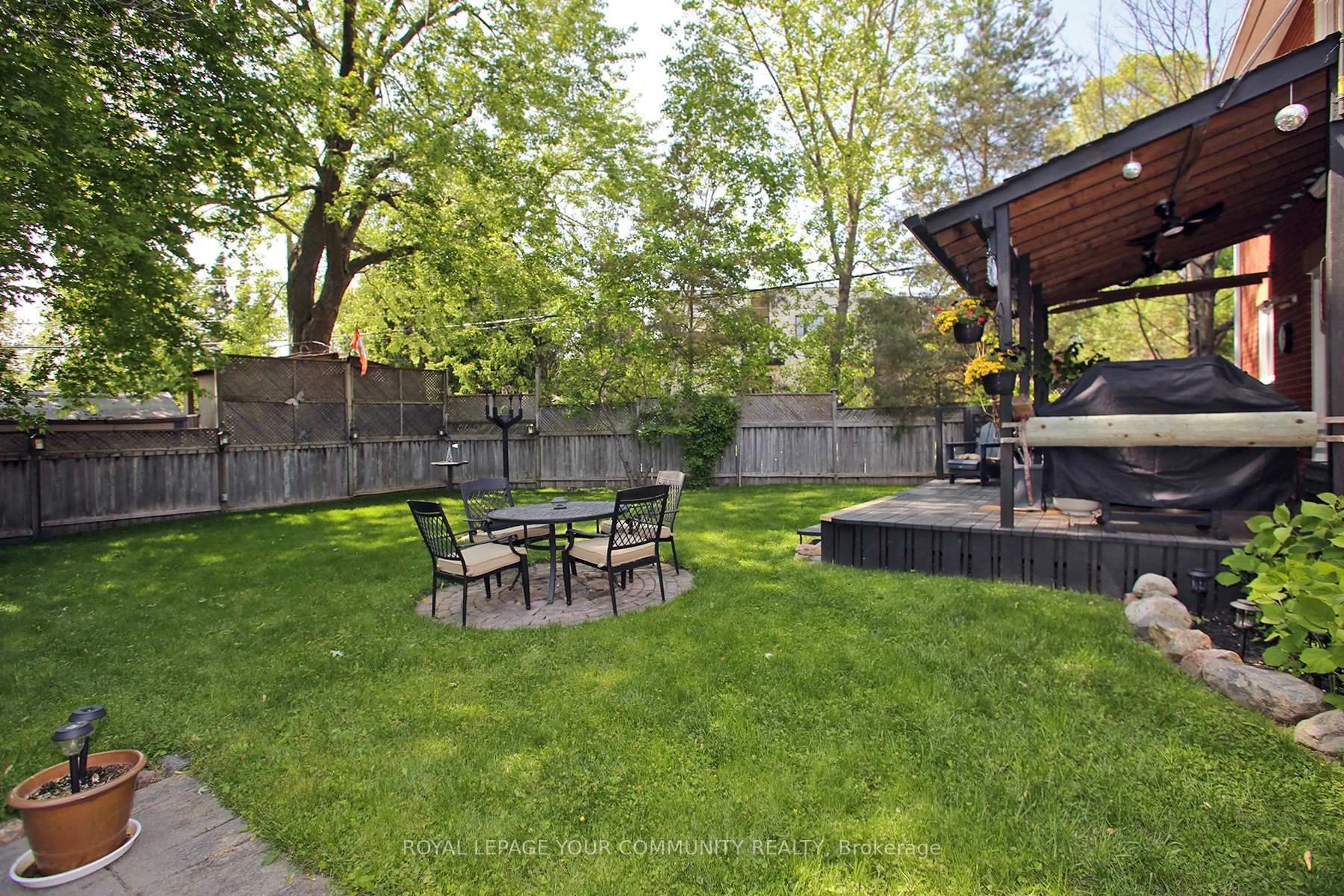 Patio, unknown for 42 Willowbank Ave, Richmond Hill Ontario L4E 3B2