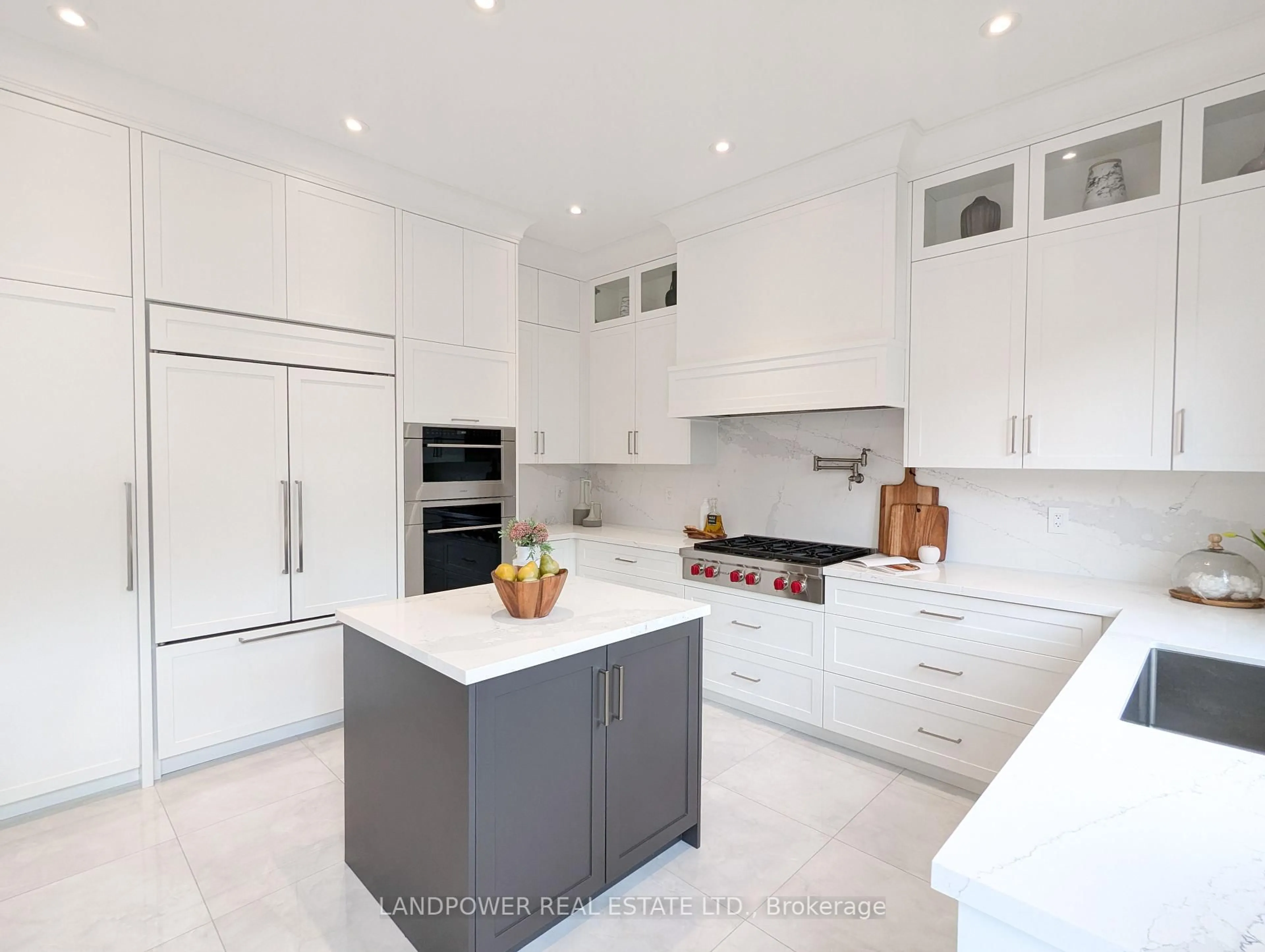 Contemporary kitchen, unknown for 35 Longworth Ave, Richmond Hill Ontario L4E 1J2